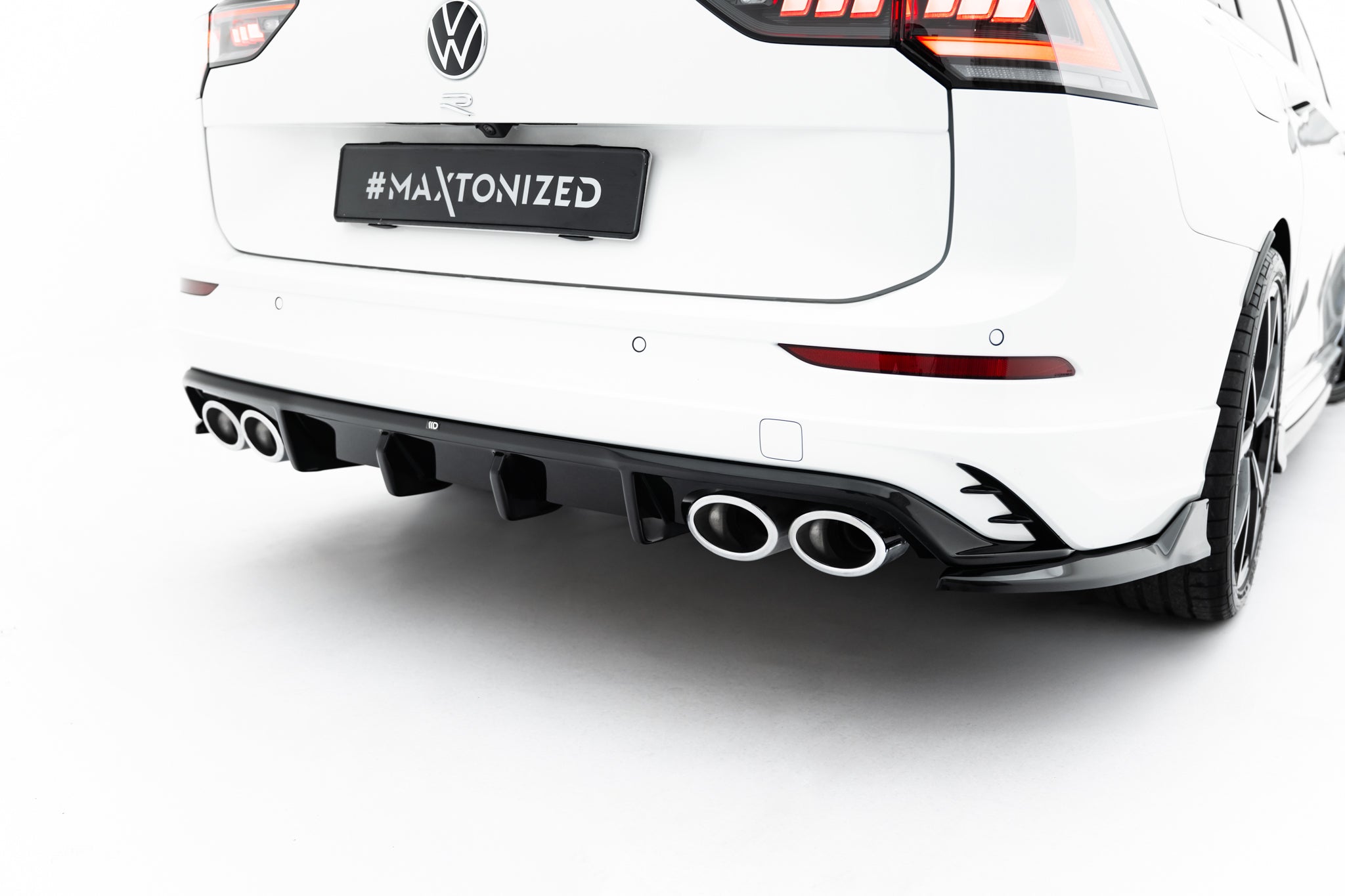 Maxton Design Diffusor Heck Ansatz passend für VW Golf R Variant Mk8 / Mk8 Facelift schwarz Hochglanz
