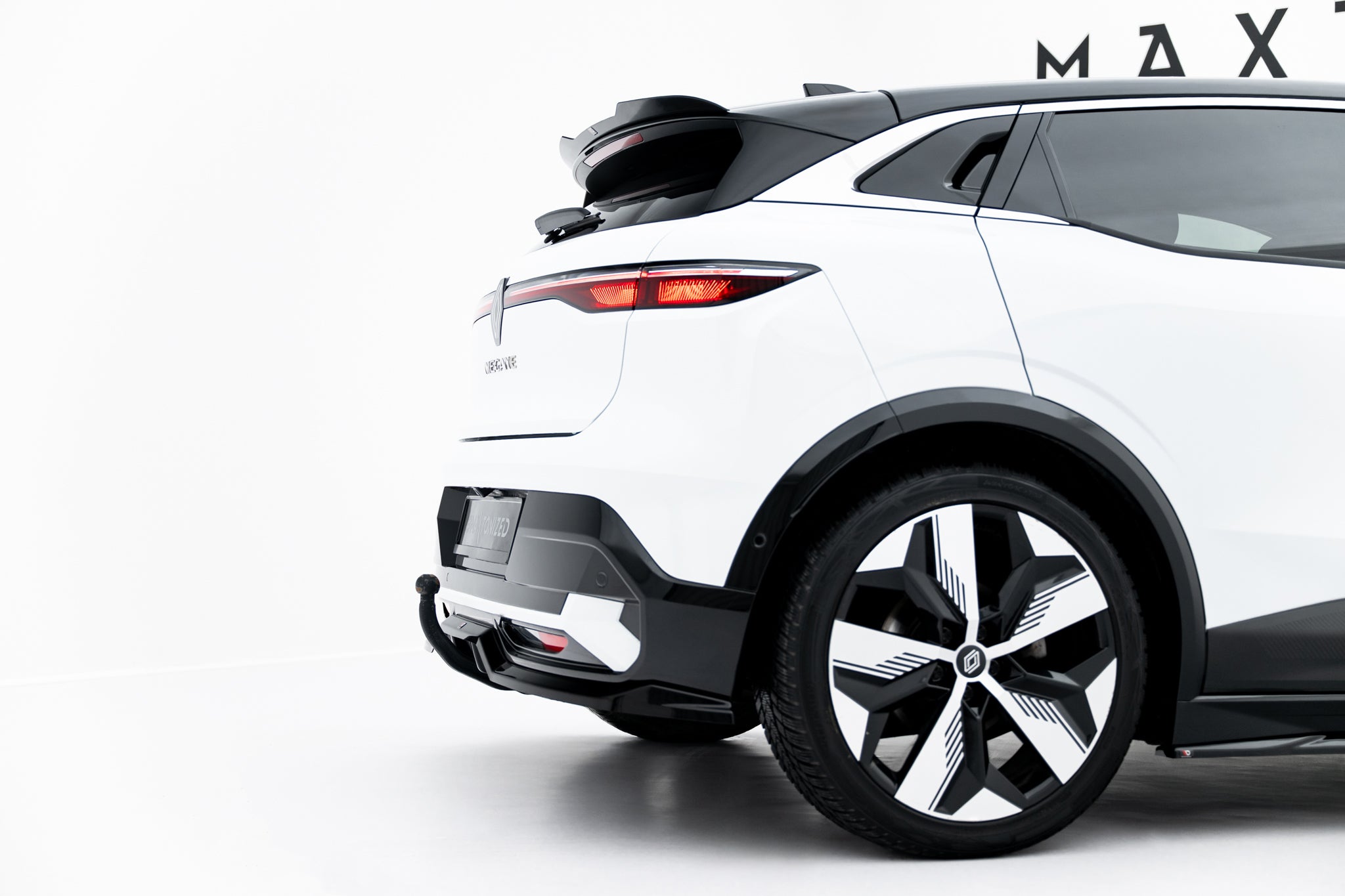 Maxton Design Mittlerer Diffusor Heck Ansatz DTM Look passend für Renault Megane E-Tech Electric Mk1 schwarz Hochglanz