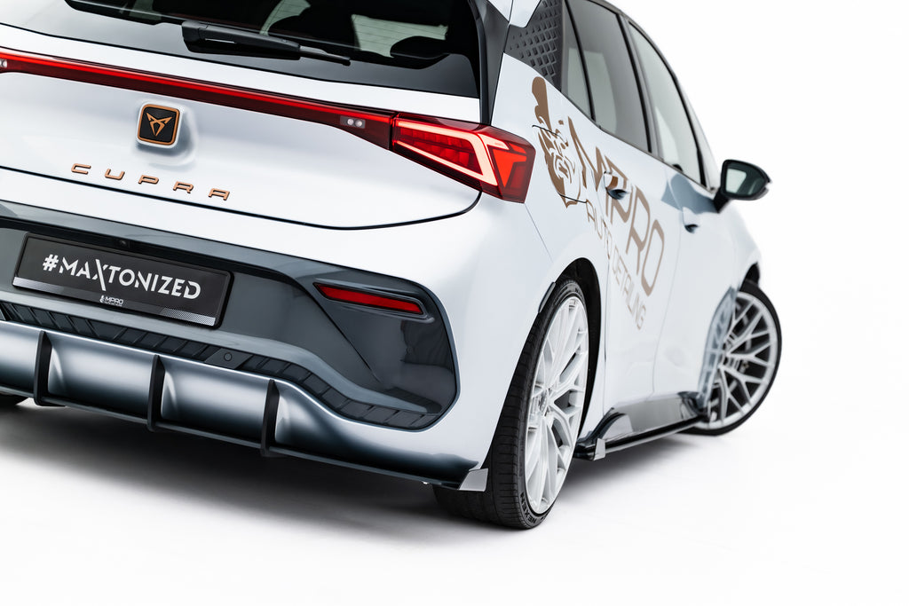 Maxton Design Hintere Seiten Flaps passend für Cupra Born Mk1 schwarz Hochglanz