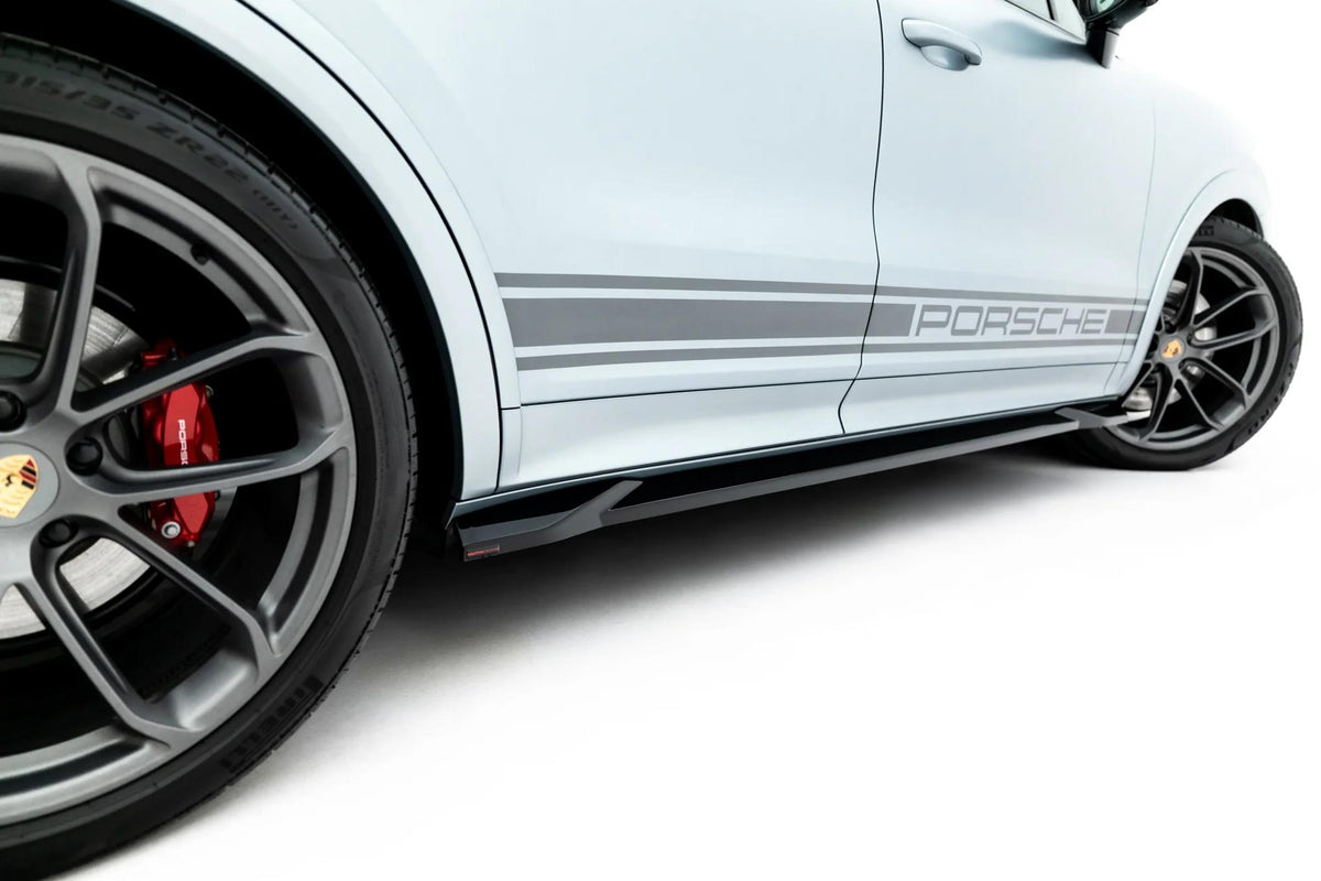 Maxton Design Street+ Seitenschweller Leisten für Porsche Cayenne GTS / Turbo Sport Pack / Turbo E-Hybrid GT Pack Coupe Mk3 Facelift [2023-] | Schwarz Hochglanz | ABS-Kunststoff