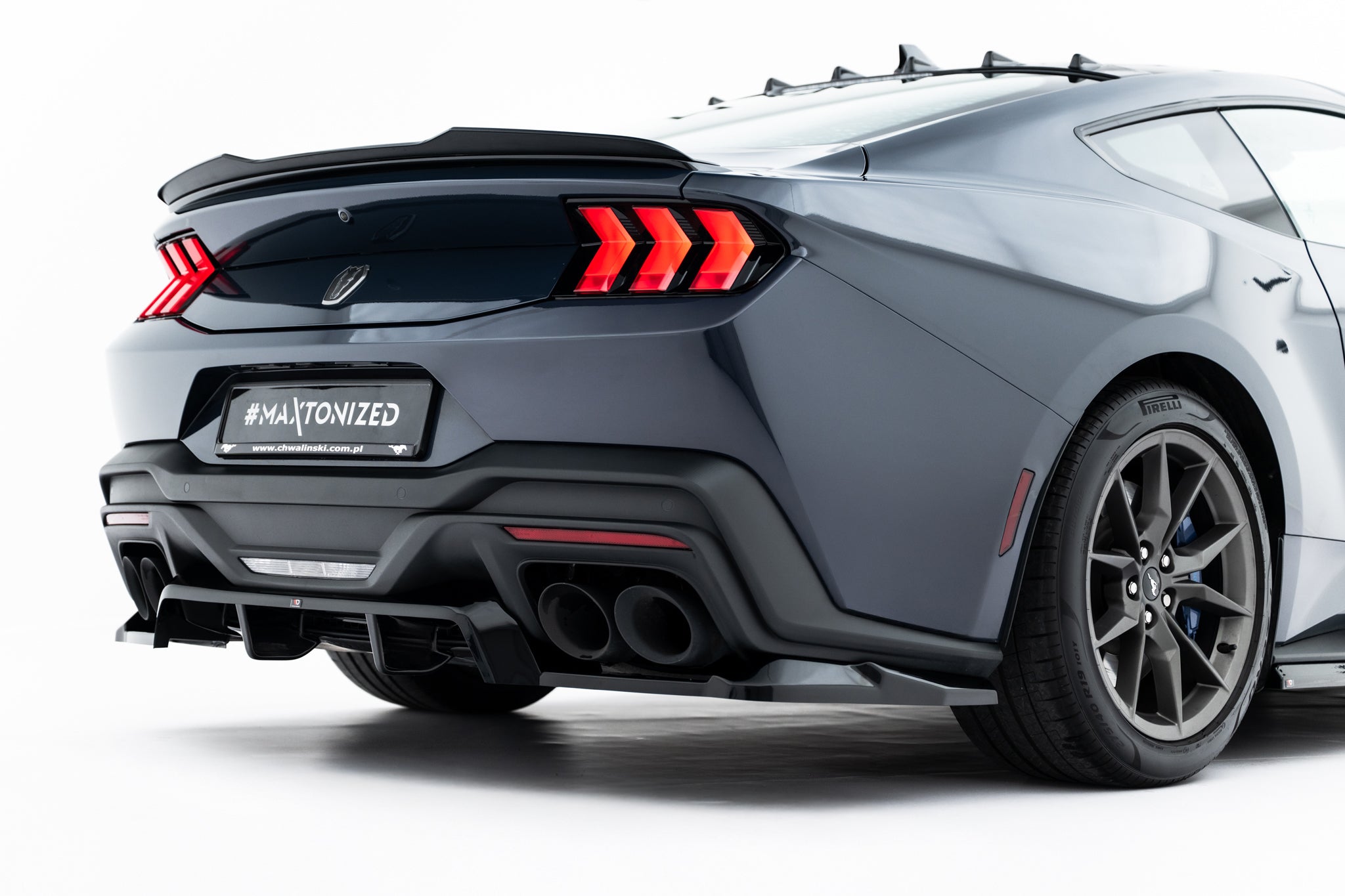 Maxton Design Street+ Mittlerer Diffusor RACE passend für Ford Mustang Dark Horse Mk7 schwarz Hochglanz