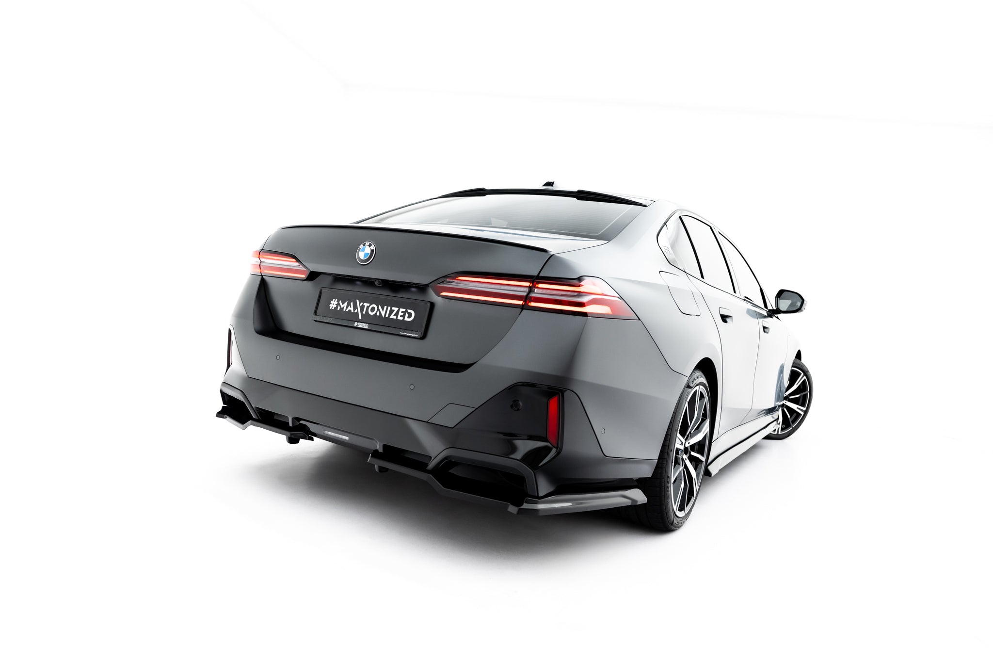 Maxton Design Heck Ansatz Flaps Diffusor V.1 passend für BMW 5er / i5 M-Paket Limousine / Touring G60 / G61 schwarz Hochglanz