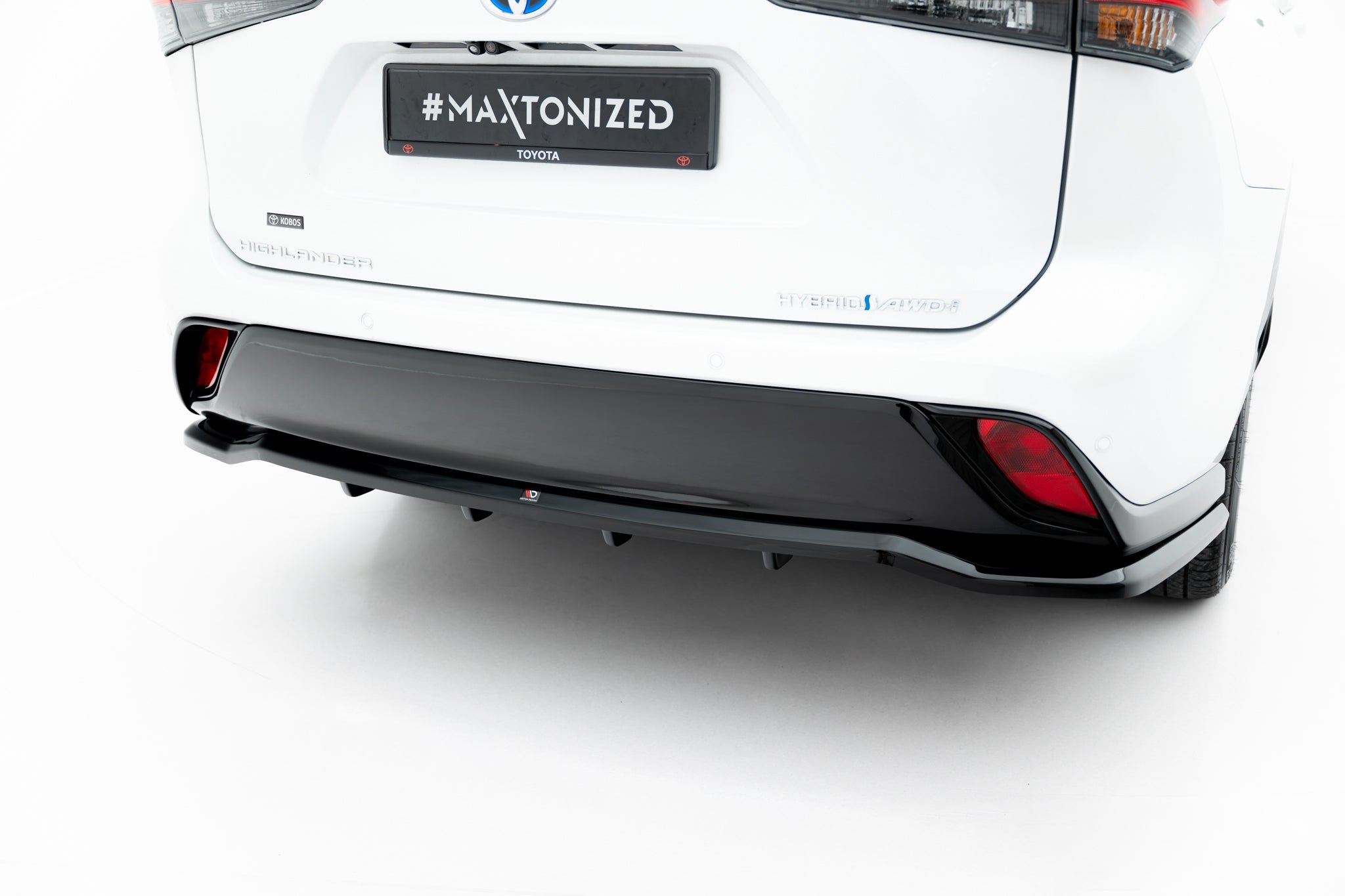 Maxton Design Street+ Mittlerer Diffusor RACE passend für Toyota Highlander Mk4 schwarz Hochglanz