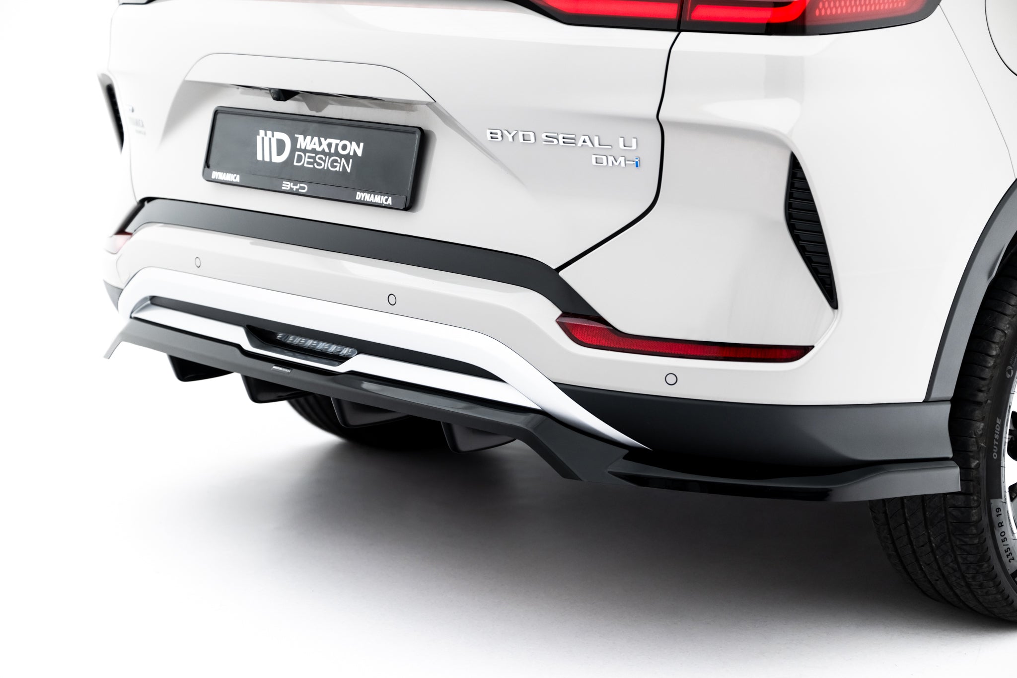 Maxton Design Street+ Mittlerer Diffusor RACE passend für BYD Seal U Mk1 schwarz Hochglanz