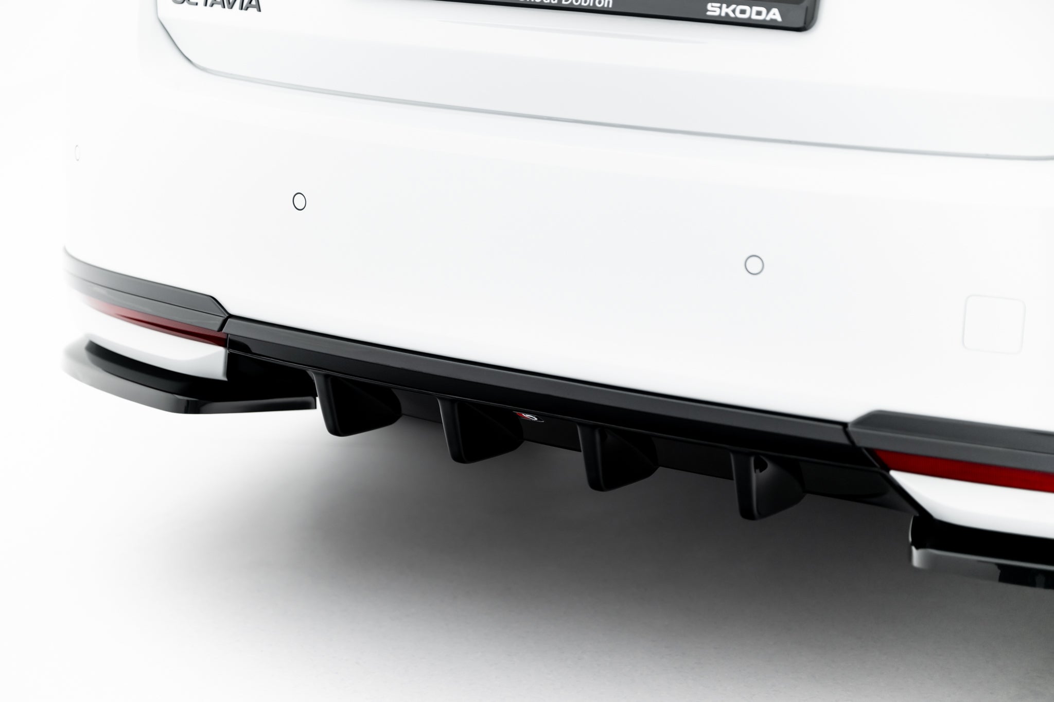 Maxton Design Diffusor Heck Ansatz passend für Skoda Octavia Sportline Liftback / Combi Mk4 Facelift schwarz Hochglanz