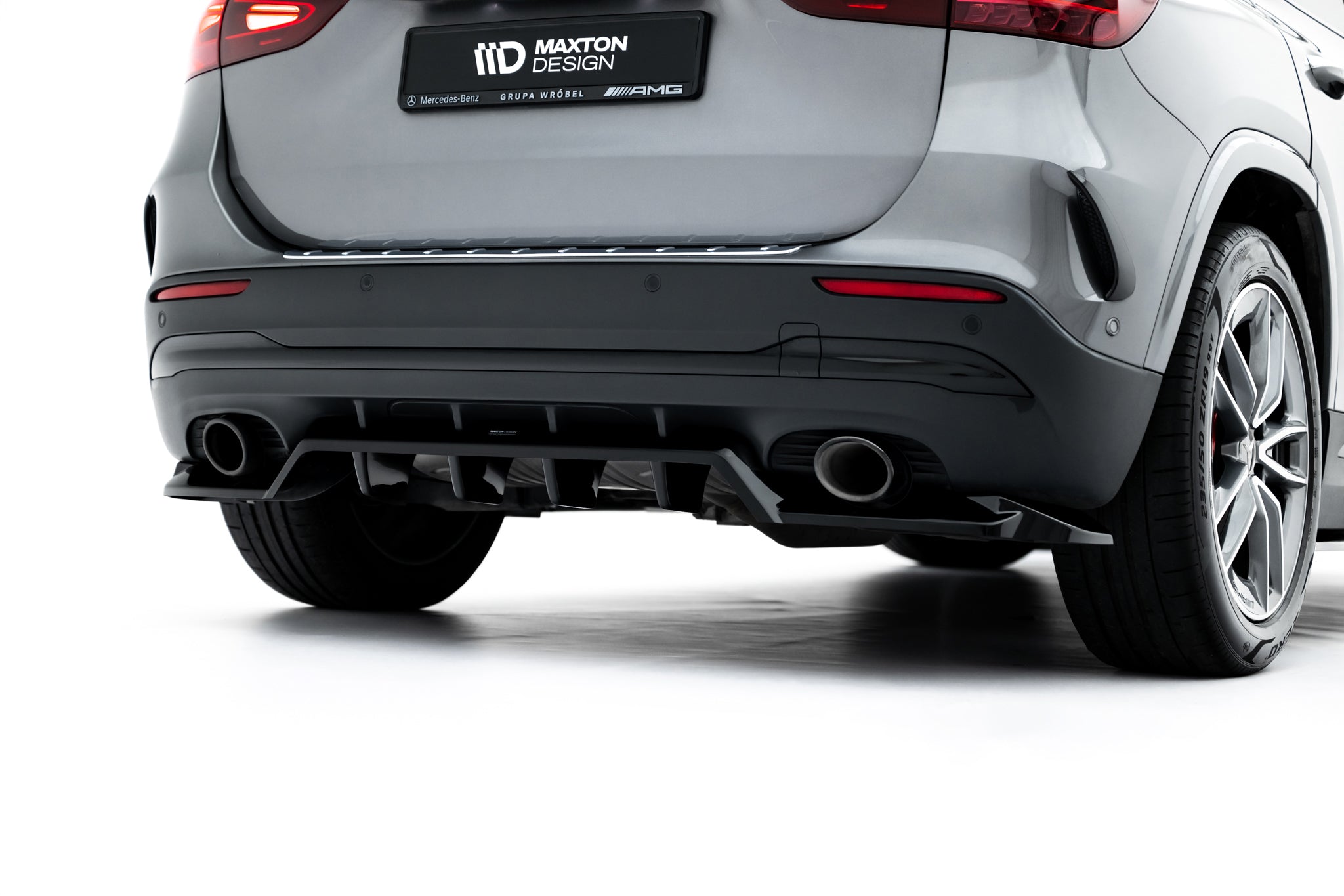 Maxton Design Street+ Mittlerer Diffusor RACE passend für Mercedes-AMG GLA 35 H247 Facelift schwarz Hochglanz