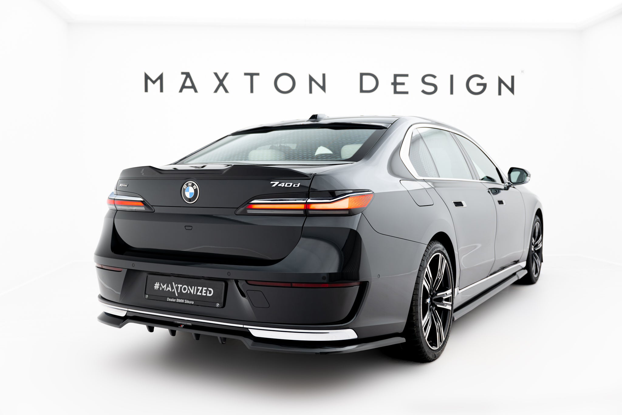 Maxton Design Street+ Mittlerer Diffusor RACE passend für BMW 7 G70 schwarz Hochglanz