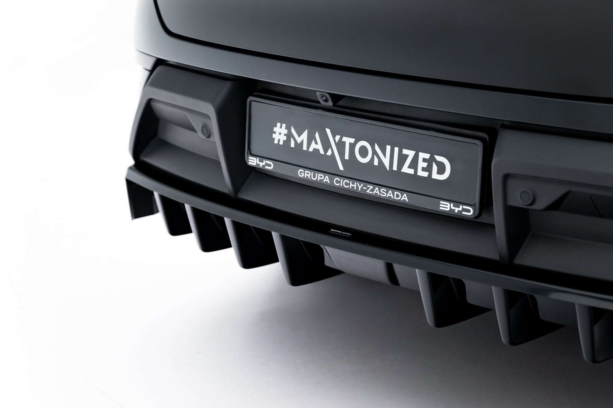 Maxton Design Street+ Mittlerer Diffusor RACE passend für BYD Sealion 7 Mk1 schwarz Hochglanz