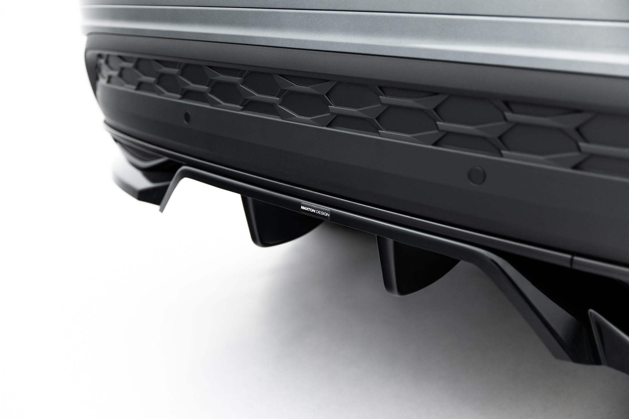 Maxton Design Street+ Mittlerer Diffusor RACE passend für Skoda Kodiaq Sportline Mk2 schwarz Hochglanz