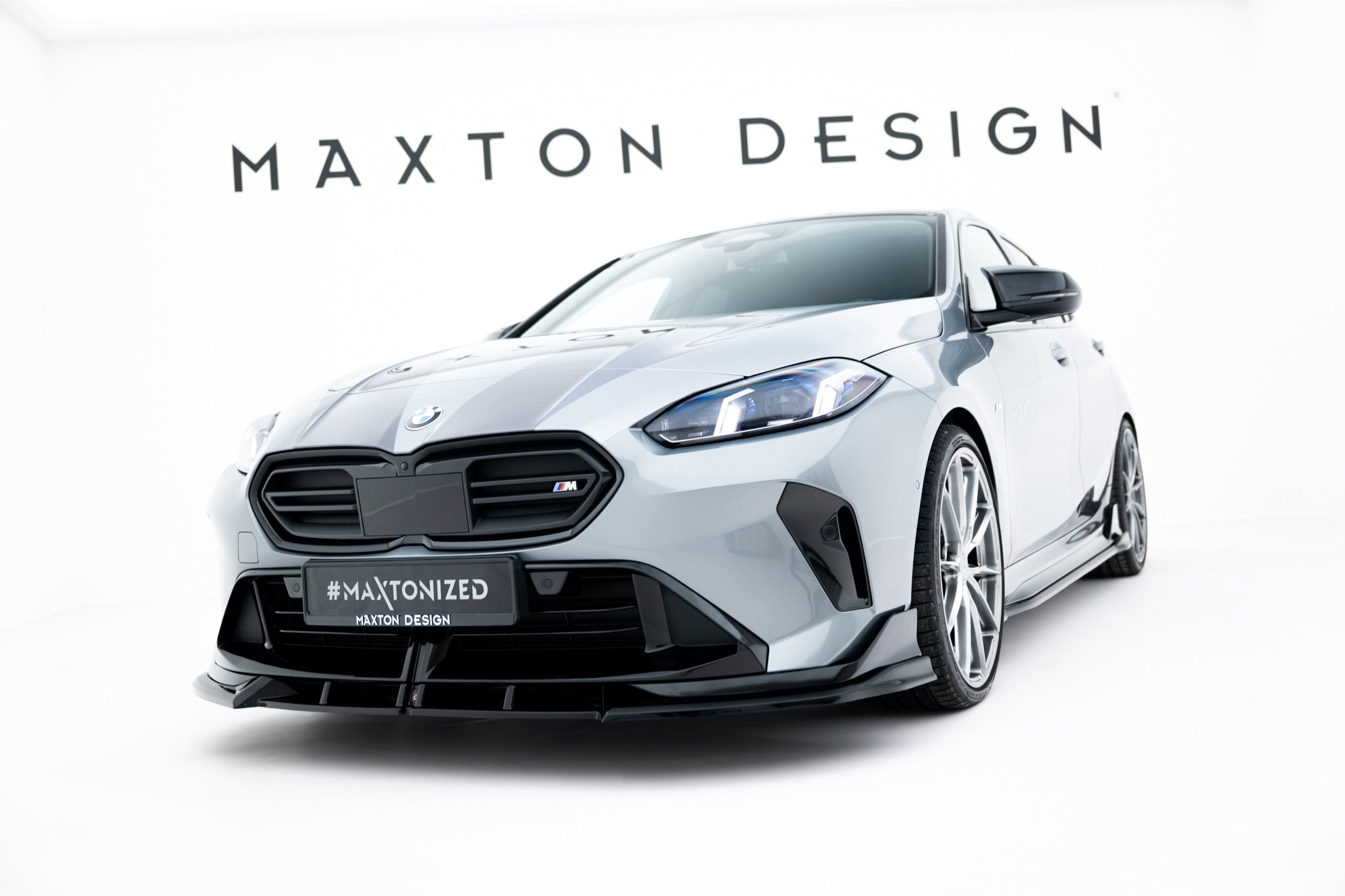 Maxton Design Street+ Spoilerlippe Front Ansatz V.2 passend für BMW M135i M Performance F70 schwarz Hochglanz