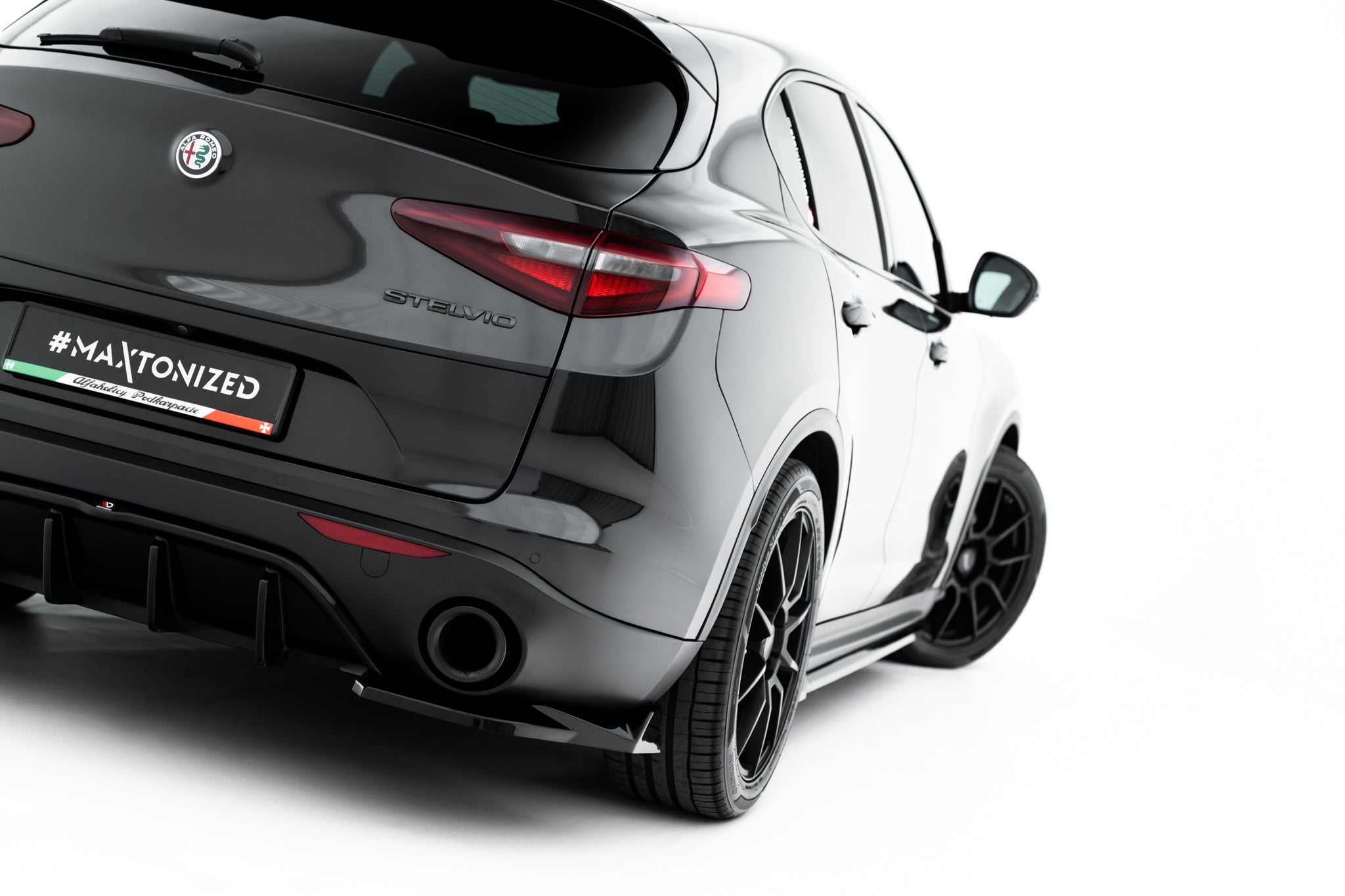 Maxton Design Heck Ansatz Flaps Diffusor V.2 passend für Alfa Romeo Stelvio Mk1 schwarz Hochglanz