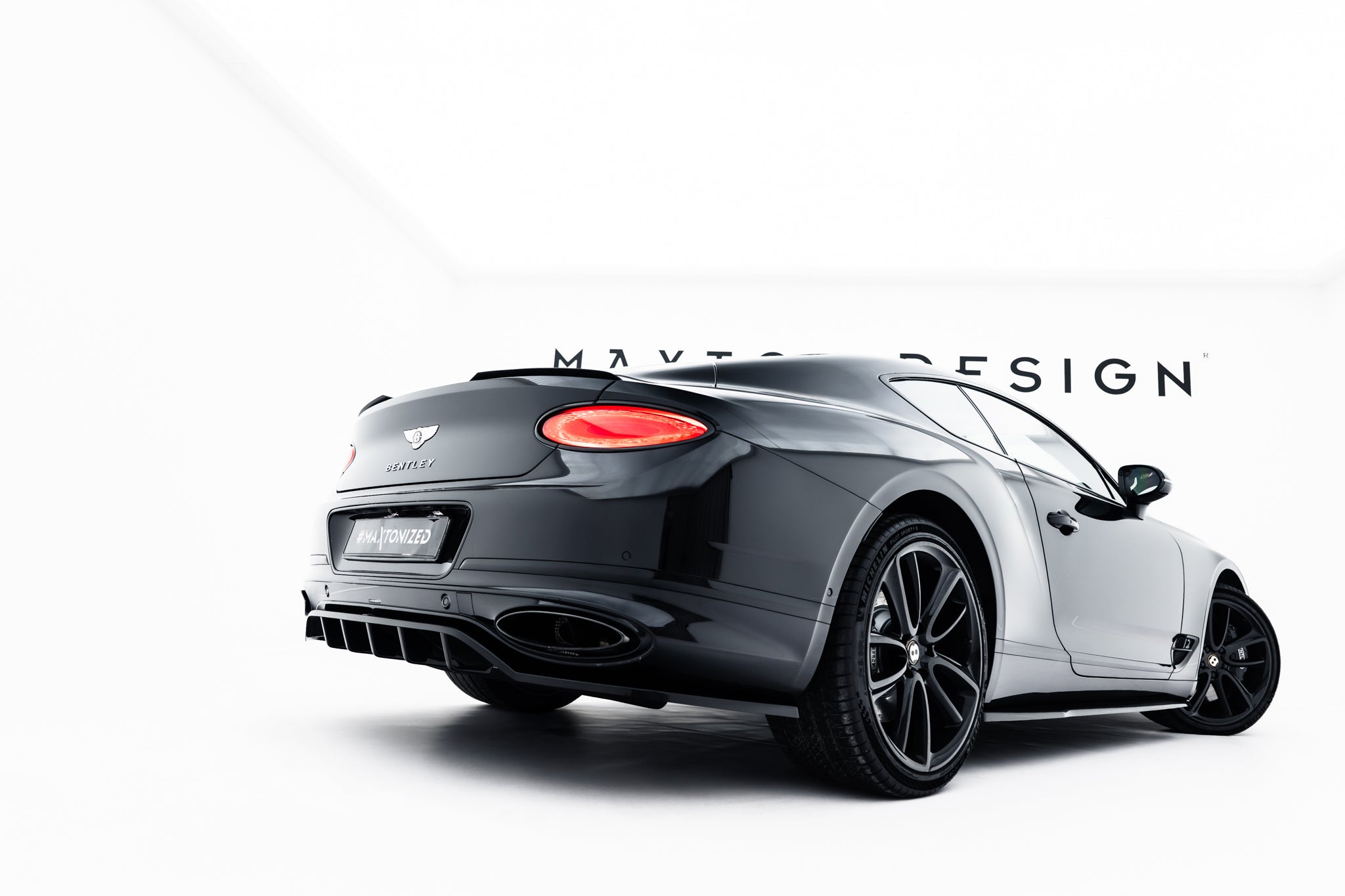 Maxton Design Street+ Mittlerer Diffusor RACE passend für Bentley Continental GT Coupe Mk3 schwarz Hochglanz