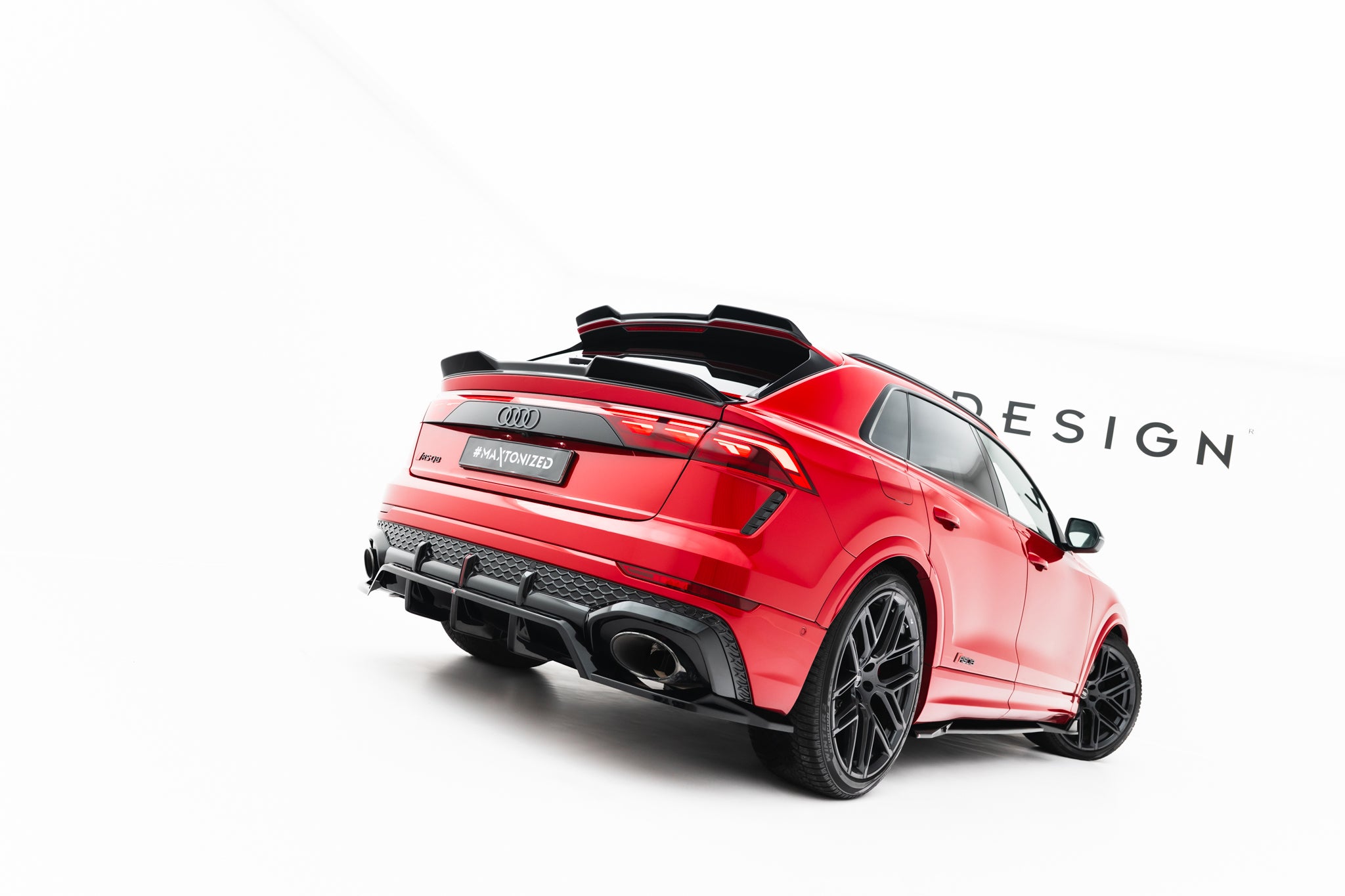 Maxton Design Street+ Mittlerer Diffusor RACE passend für Audi RSQ8 Mk1 Facelift schwarz Hochglanz
