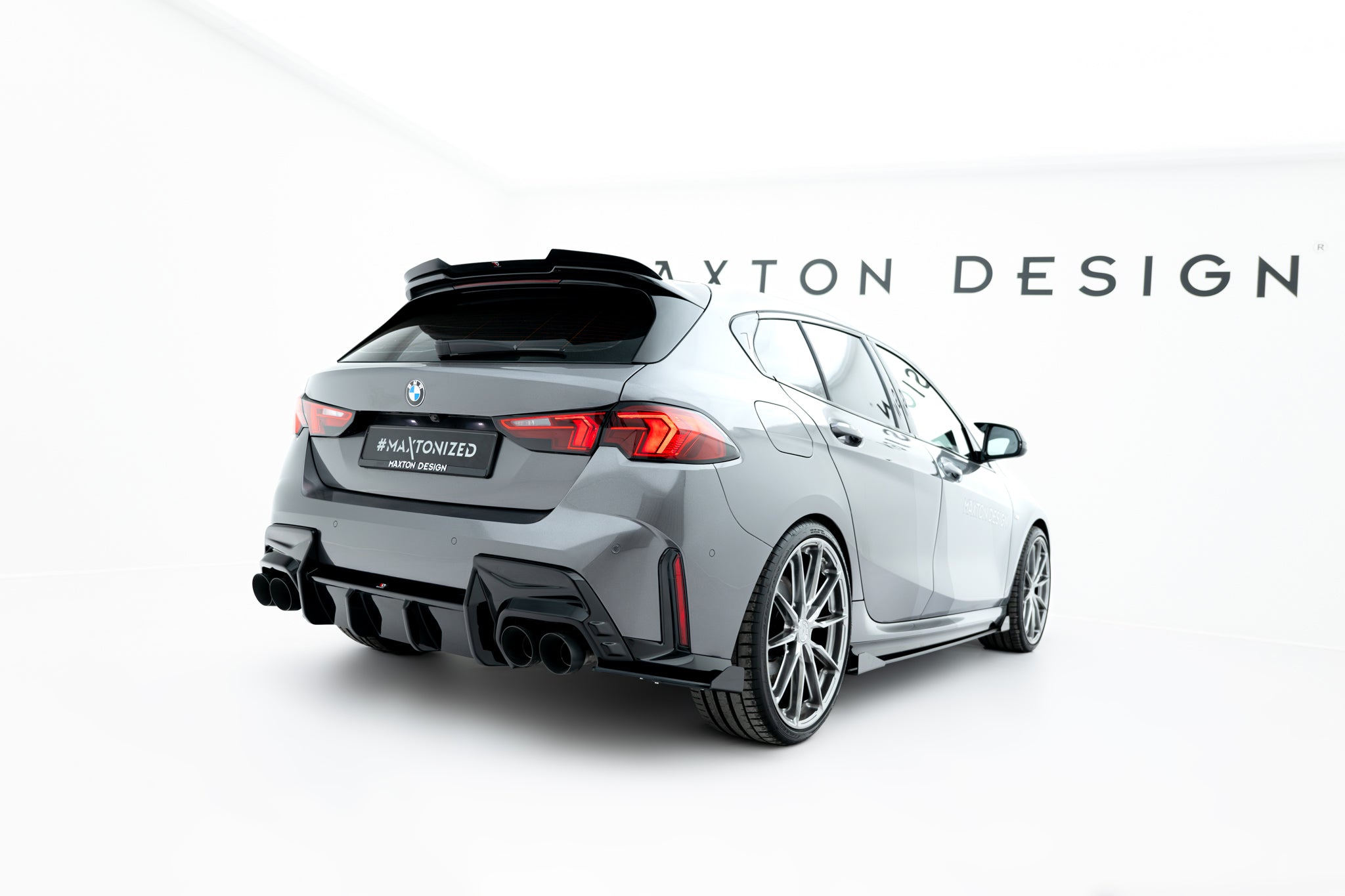 Maxton Design Street Pro Heck Ansatz Flaps Diffusor V.2 + Flaps passend für BMW 1er M-Paket F70 schwarz Hochglanz