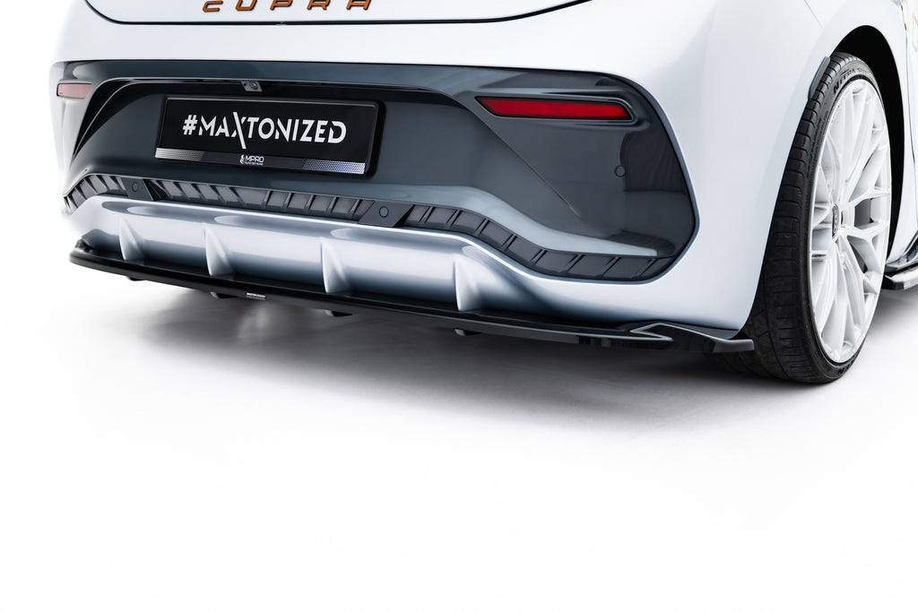 Maxton Design Street+ Mittlerer Diffusor RACE passend für Cupra Born Mk1 schwarz Hochglanz