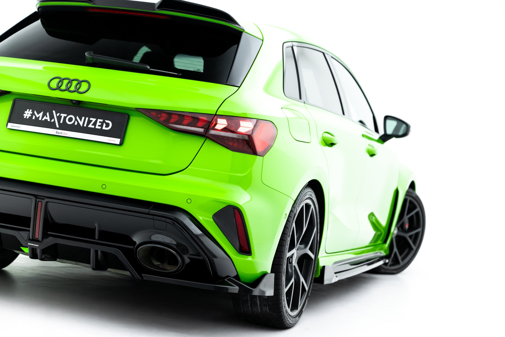 Maxton Design Street+ Mittlerer Diffusor RACE passend für V.3 Audi RS3 Sportback 8Y Facelift schwarz Hochglanz