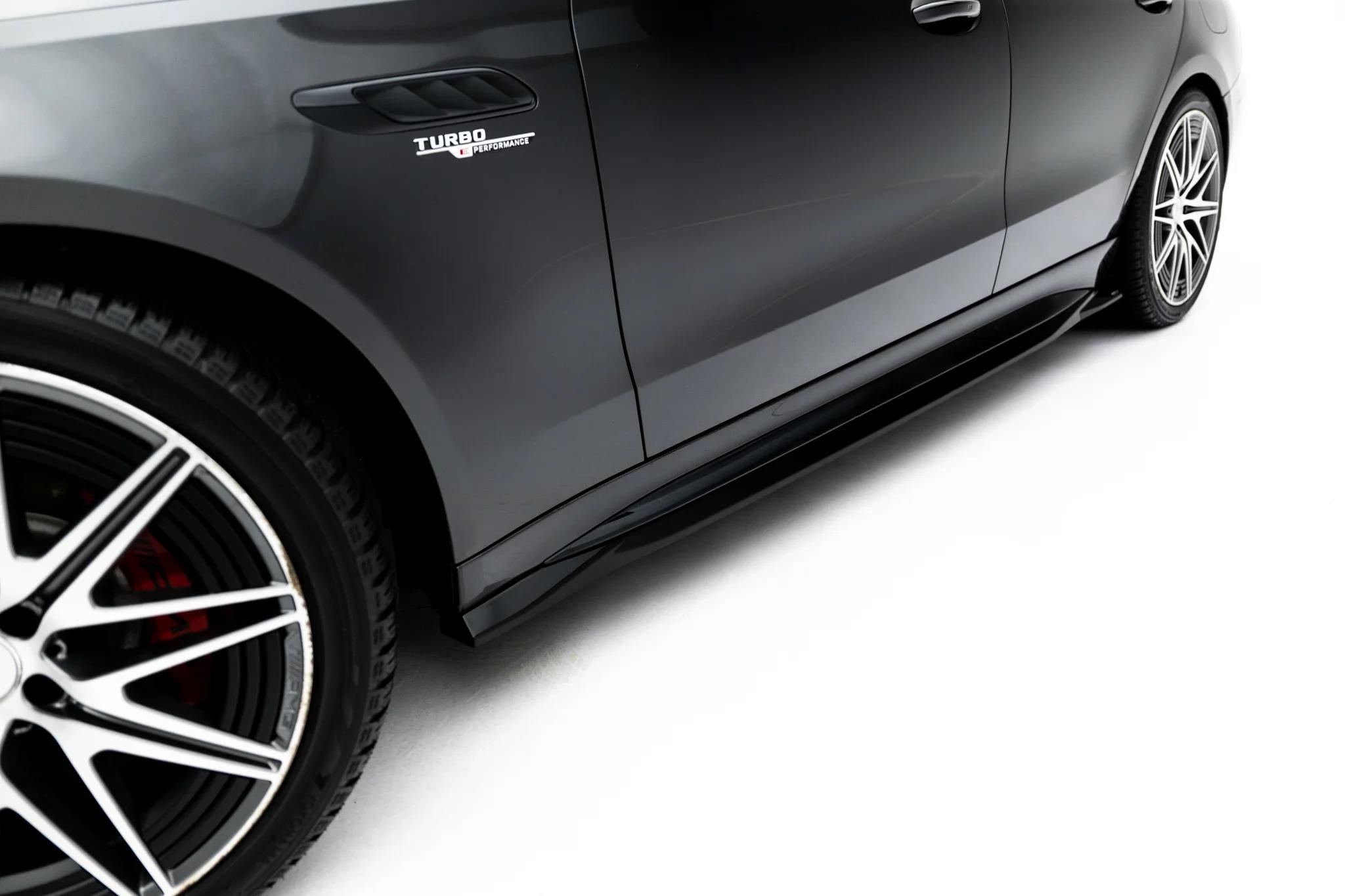 Maxton Design Street+ Seitenschweller Leisten passend für Mercedes-AMG C63 Limousine / Kombi W206 / S206 schwarz Hochglanz