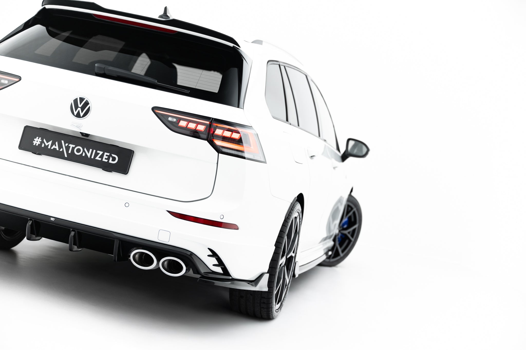 Maxton Design Heck Ansatz Flaps Diffusor V.2 passend für VW Golf R Variant Mk8 / Mk8 Facelift schwarz Hochglanz