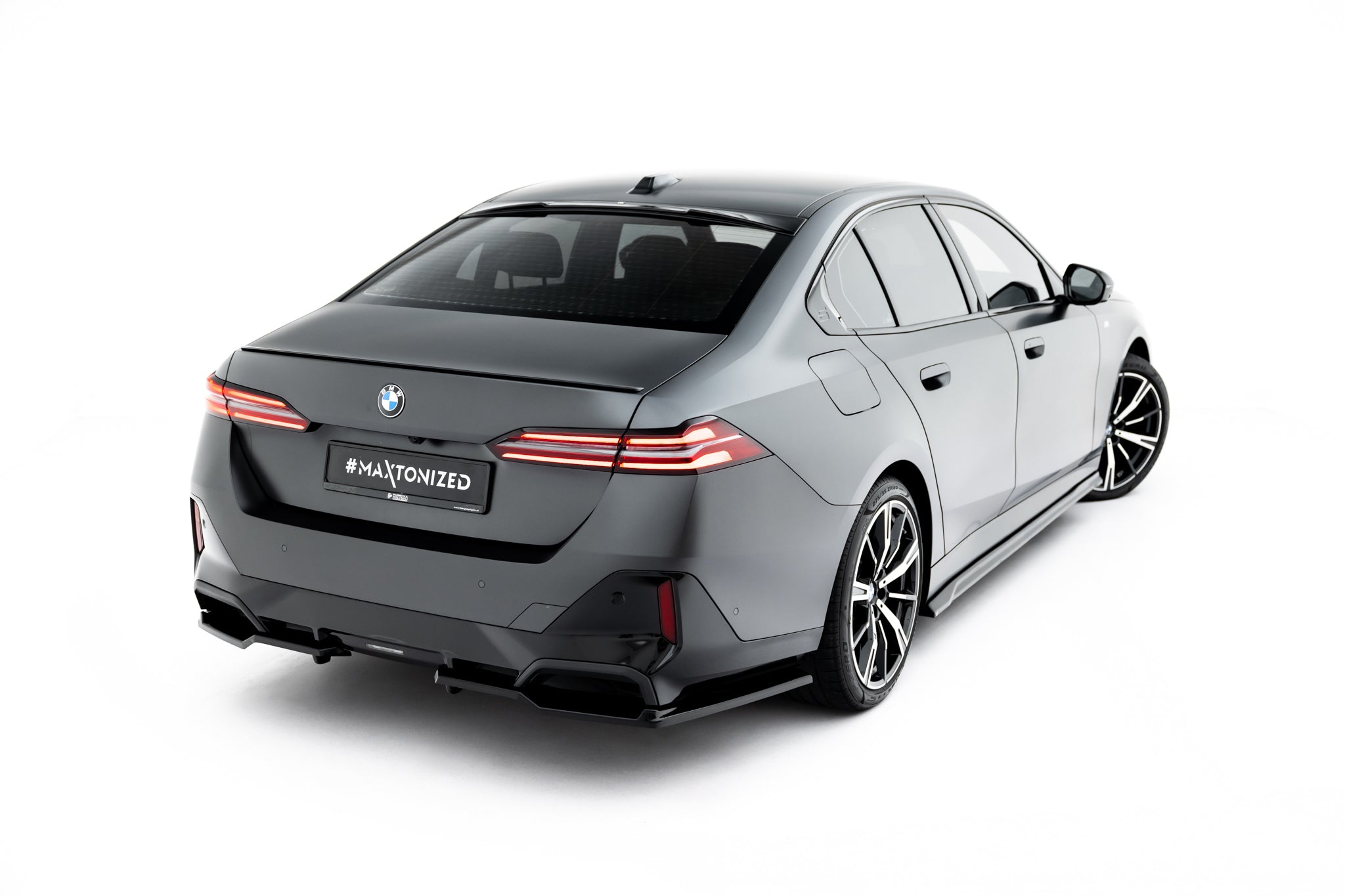 Maxton Design Heck Ansatz Flaps Diffusor V.2 passend für BMW 5er / i5 M-Paket Limousine / Touring G60 / G61 schwarz Hochglanz