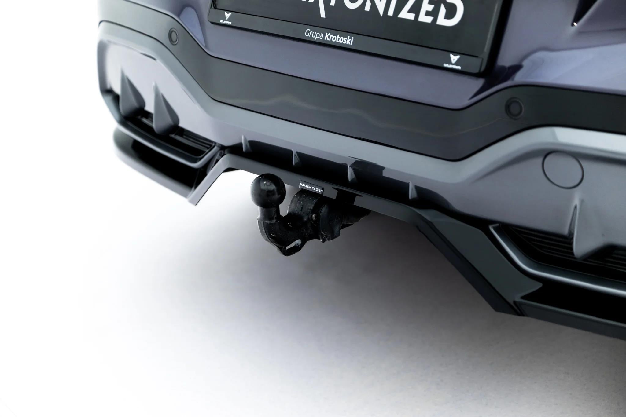 Maxton Design Street+ Mittlerer Diffusor RACE passend für V.4 Cupra Terramar Mk1 (mit AHK) schwarz Hochglanz
