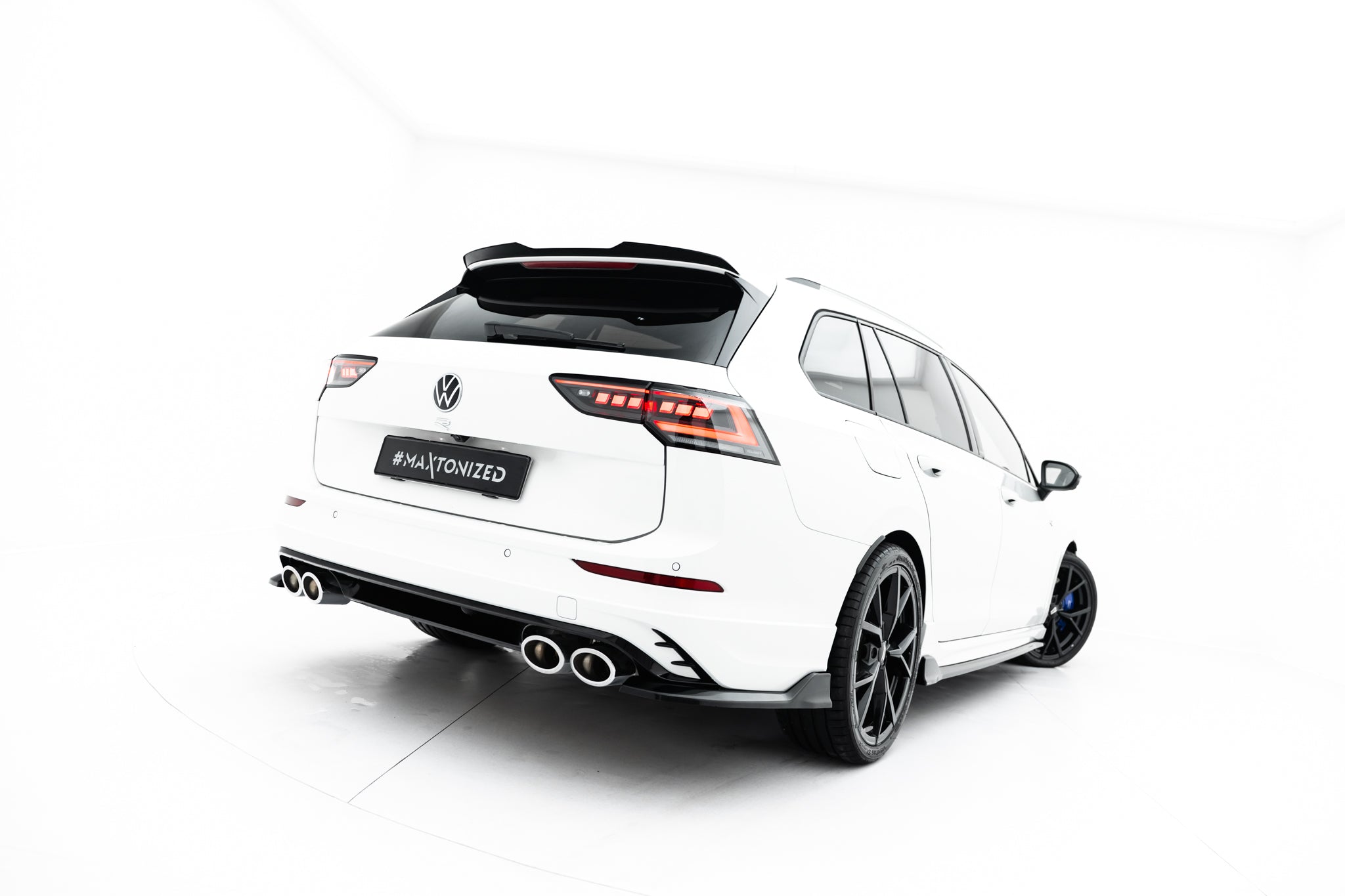 Maxton Design Heck Ansatz Flaps Diffusor V.1 passend für VW Golf R Variant Mk8 / Mk8 Facelift schwarz Hochglanz