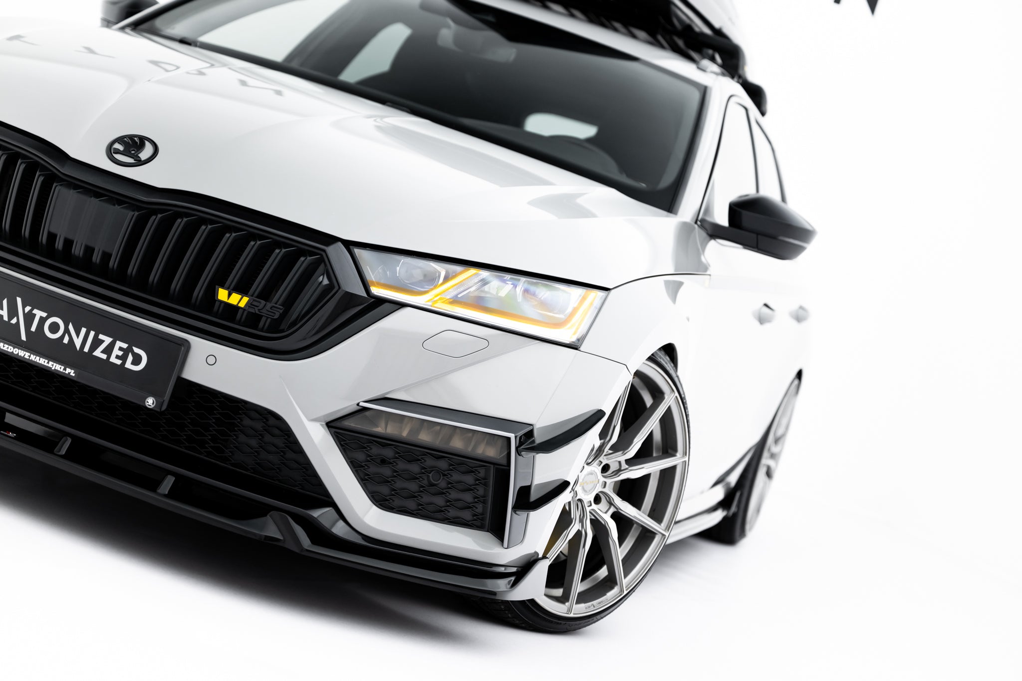 Maxton Design Street+ Spoilerlippe Front Ansatz V.5 passend für Skoda Octavia RS Mk4 schwarz Hochglanz