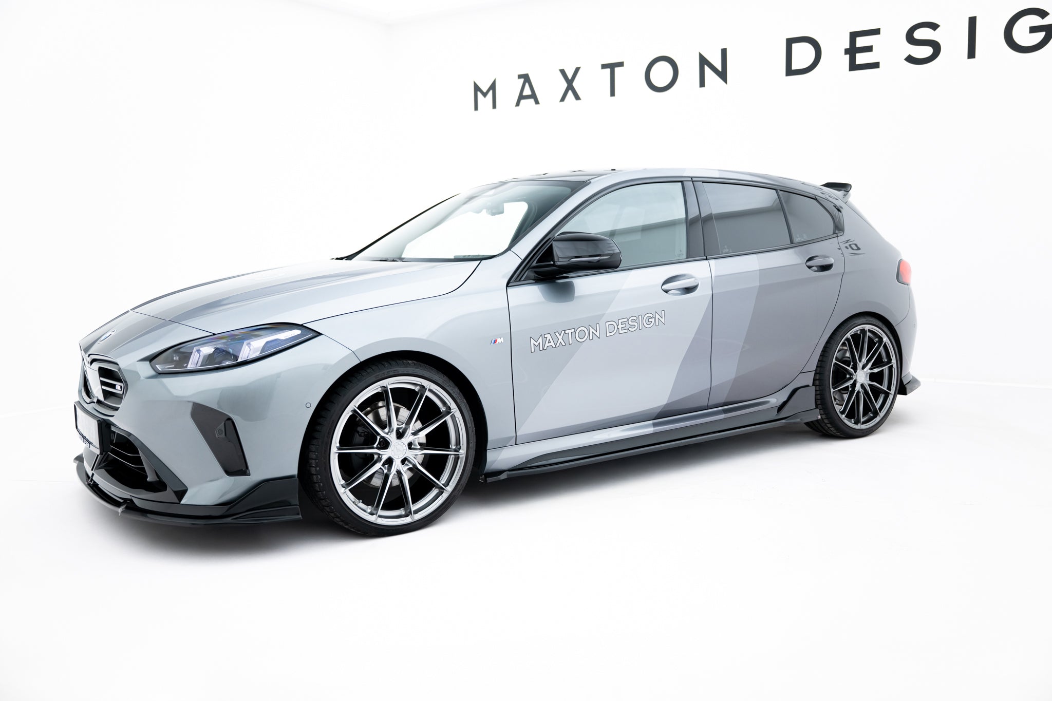 Maxton Design Street+ Seitenschweller Leisten V.2 passend für BMW M135i M Performance F70 schwarz Hochglanz