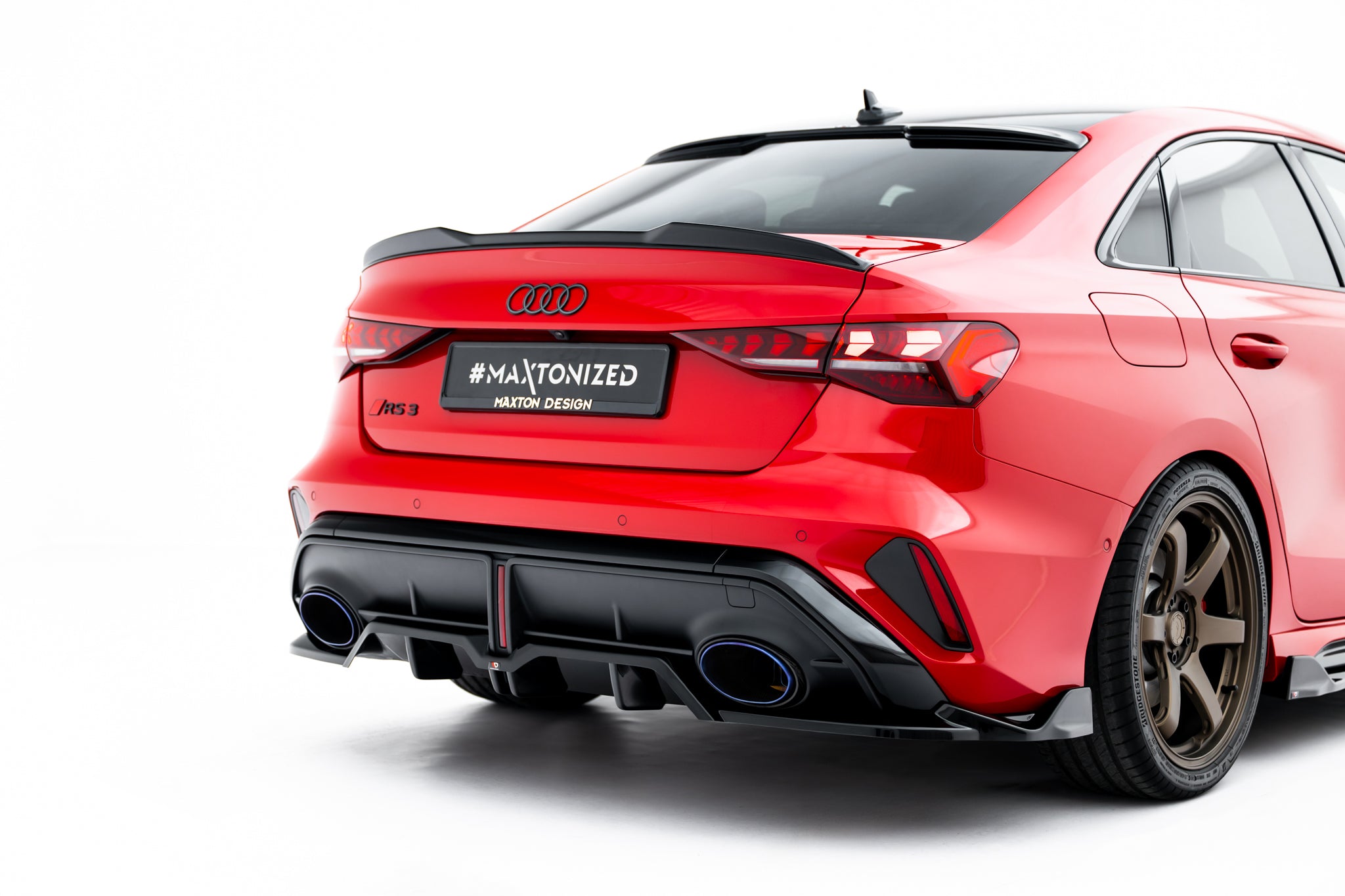Maxton Design Street+ Mittlerer Diffusor RACE V.2 passend für Audi RS3 Limousine 8Y Facelift schwarz Hochglanz