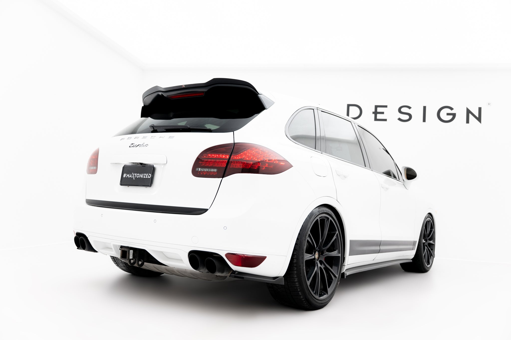 Maxton Design Heck Ansatz Flaps Diffusor passend für Porsche Cayenne Turbo / Standard Mk2 schwarz Hochglanz