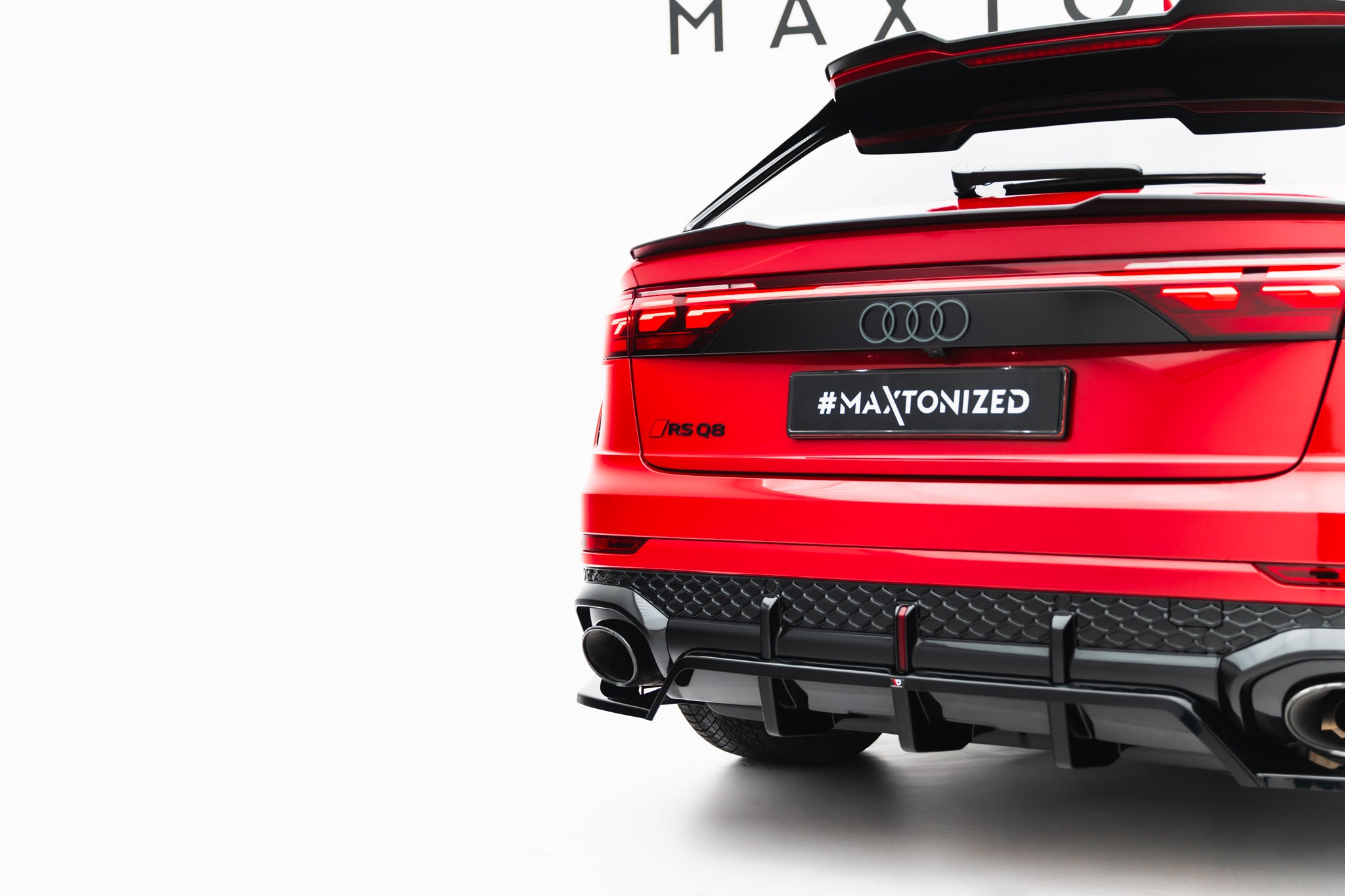 Maxton Design Street+ Mittlerer Diffusor RACE passend für Audi RSQ8 Mk1 Facelift schwarz Hochglanz