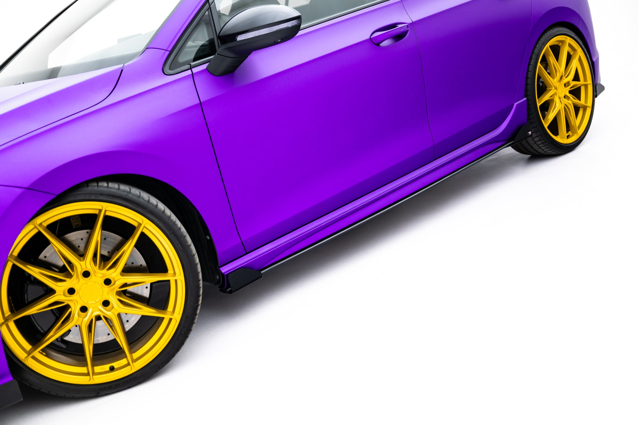 Maxton Design Street Pro Street+ Seitenschweller Leisten + Flaps passend für VW Golf R Hatchback Mk8 / Mk8 Facelift schwarz Hochglanz