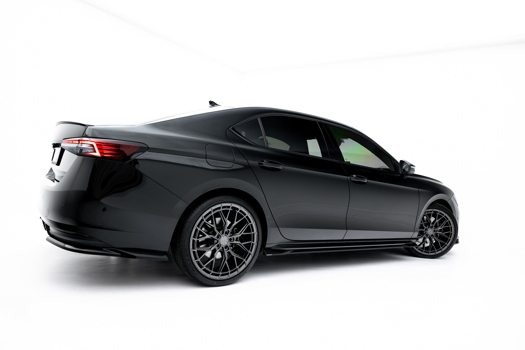 Maxton Design Street+ Seitenschweller Leisten passend für V.1 passend für Skoda Superb Sportline Mk4 schwarz Hochglanz
