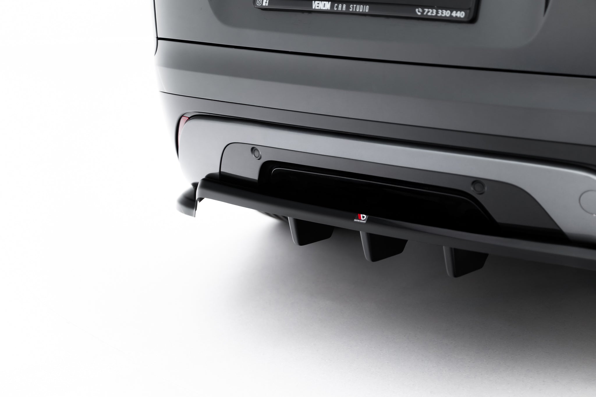 Maxton Design Street+ Mittlerer Diffusor RACE passend für V.3 Land Rover Range Rover Velar R-Dynamic Mk1 schwarz Hochglanz
