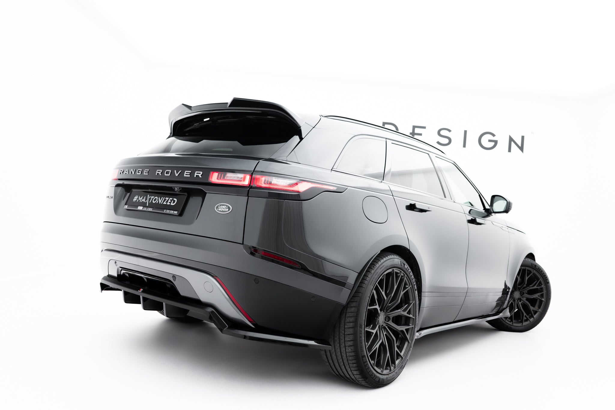 Maxton Design Street+ Mittlerer Diffusor RACE passend für V.3 Land Rover Range Rover Velar R-Dynamic Mk1 schwarz Hochglanz