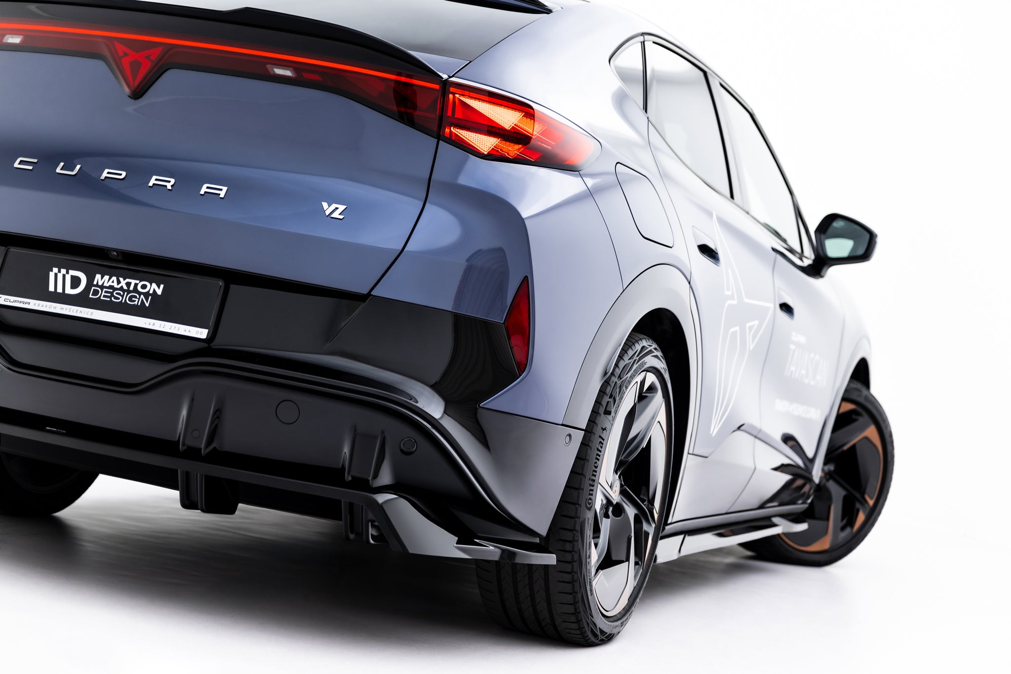 Maxton Design Street+ Mittlerer Diffusor RACE passend für Cupra Tavascan Mk1 schwarz Hochglanz