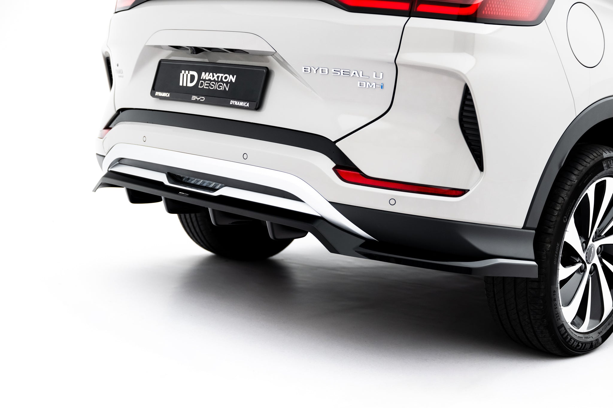 Maxton Design Street+ Mittlerer Diffusor RACE passend für BYD Seal U Mk1 schwarz Hochglanz
