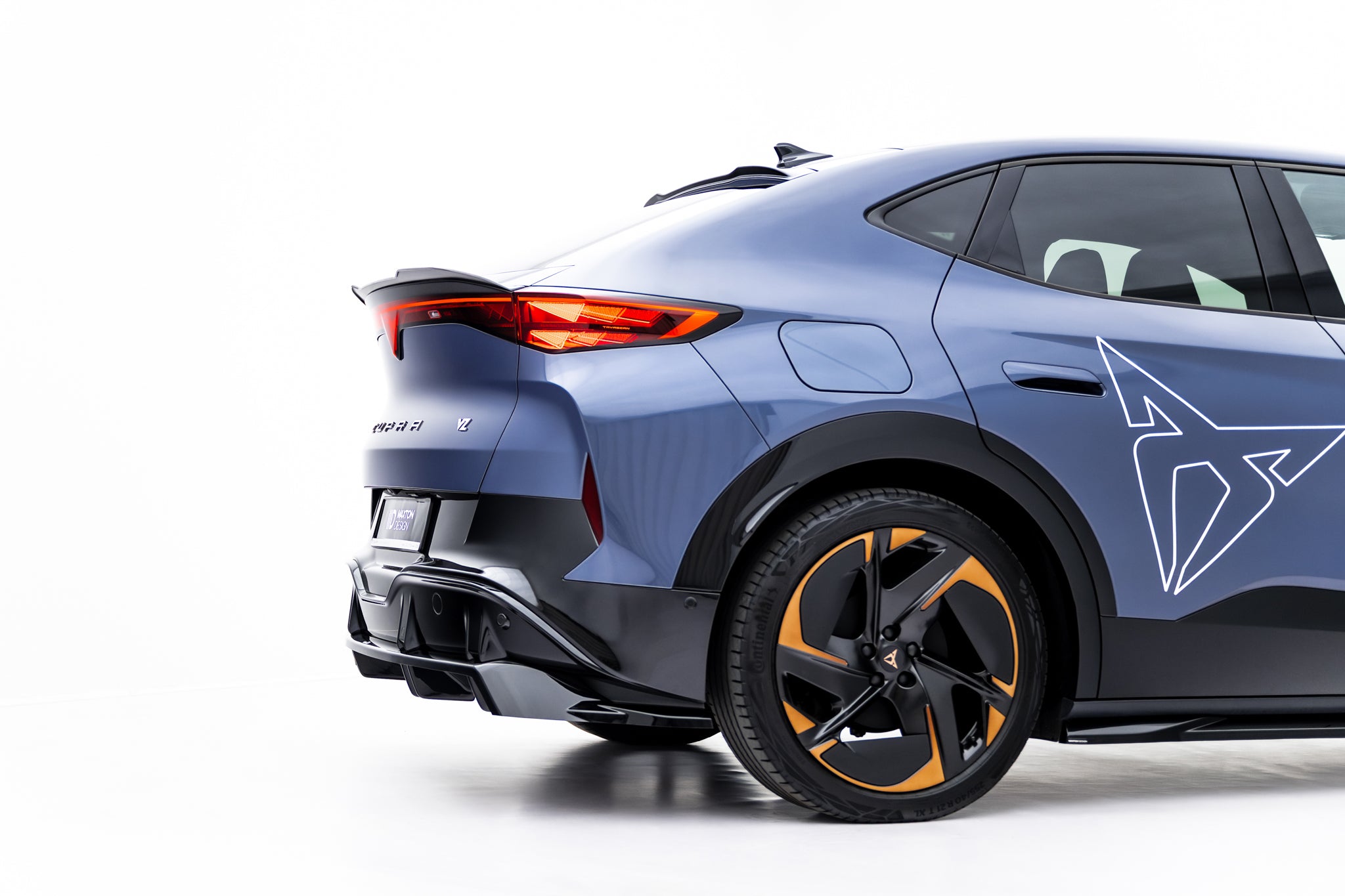 Maxton Design Street+ Mittlerer Diffusor RACE passend für Cupra Tavascan Mk1 schwarz Hochglanz