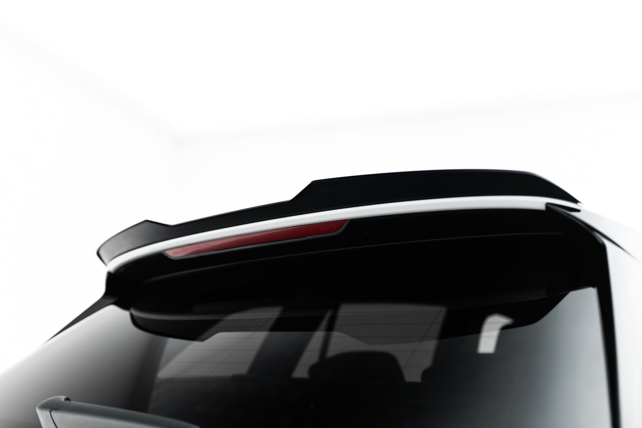 Maxton Design Spoiler CAP passend für VW Golf Variant Mk8 Facelift schwarz Hochglanz