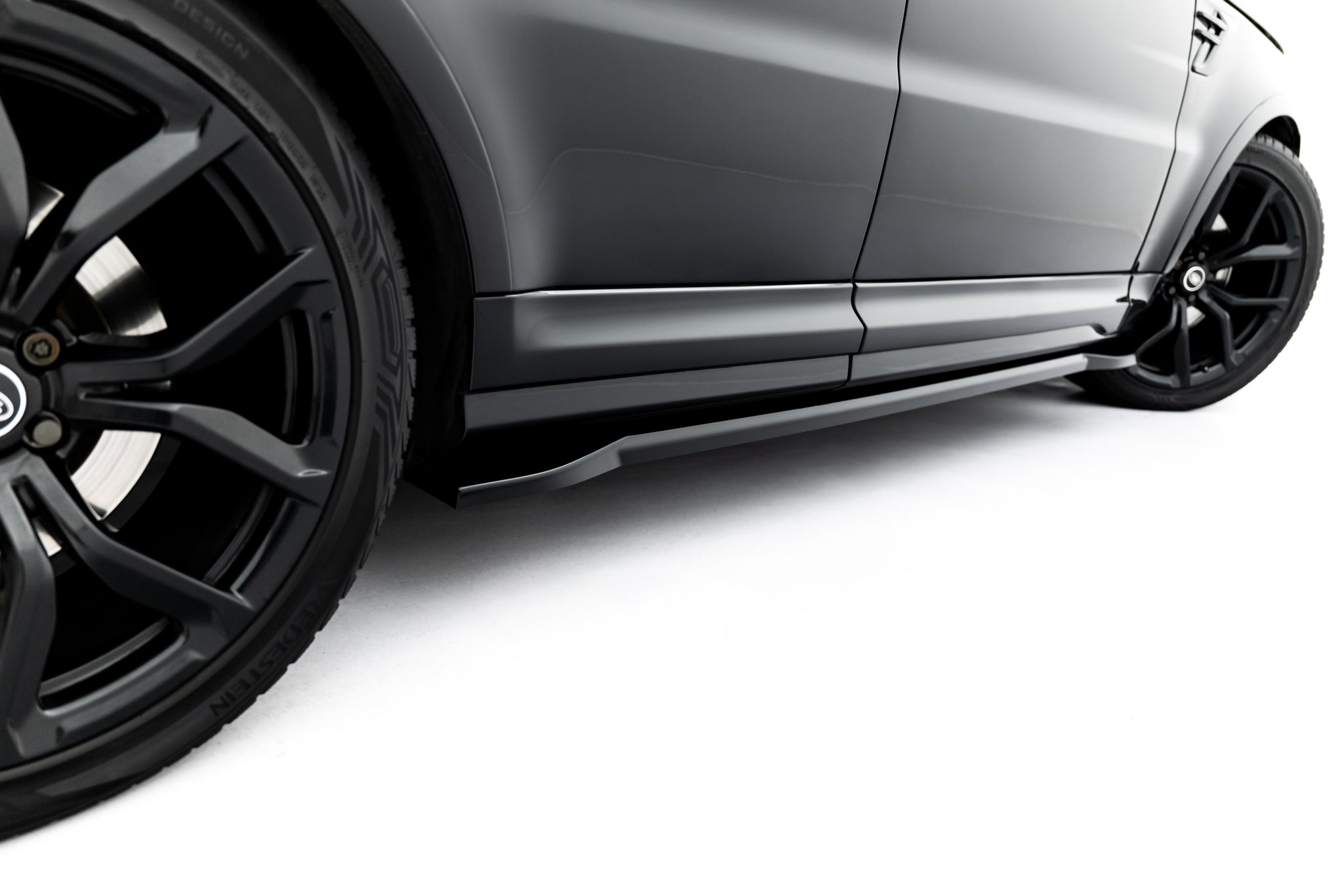 Maxton Design Street+ Seitenschweller Leisten passend für Land Rover Range Rover SVR Mk2 Facelift schwarz Hochglanz