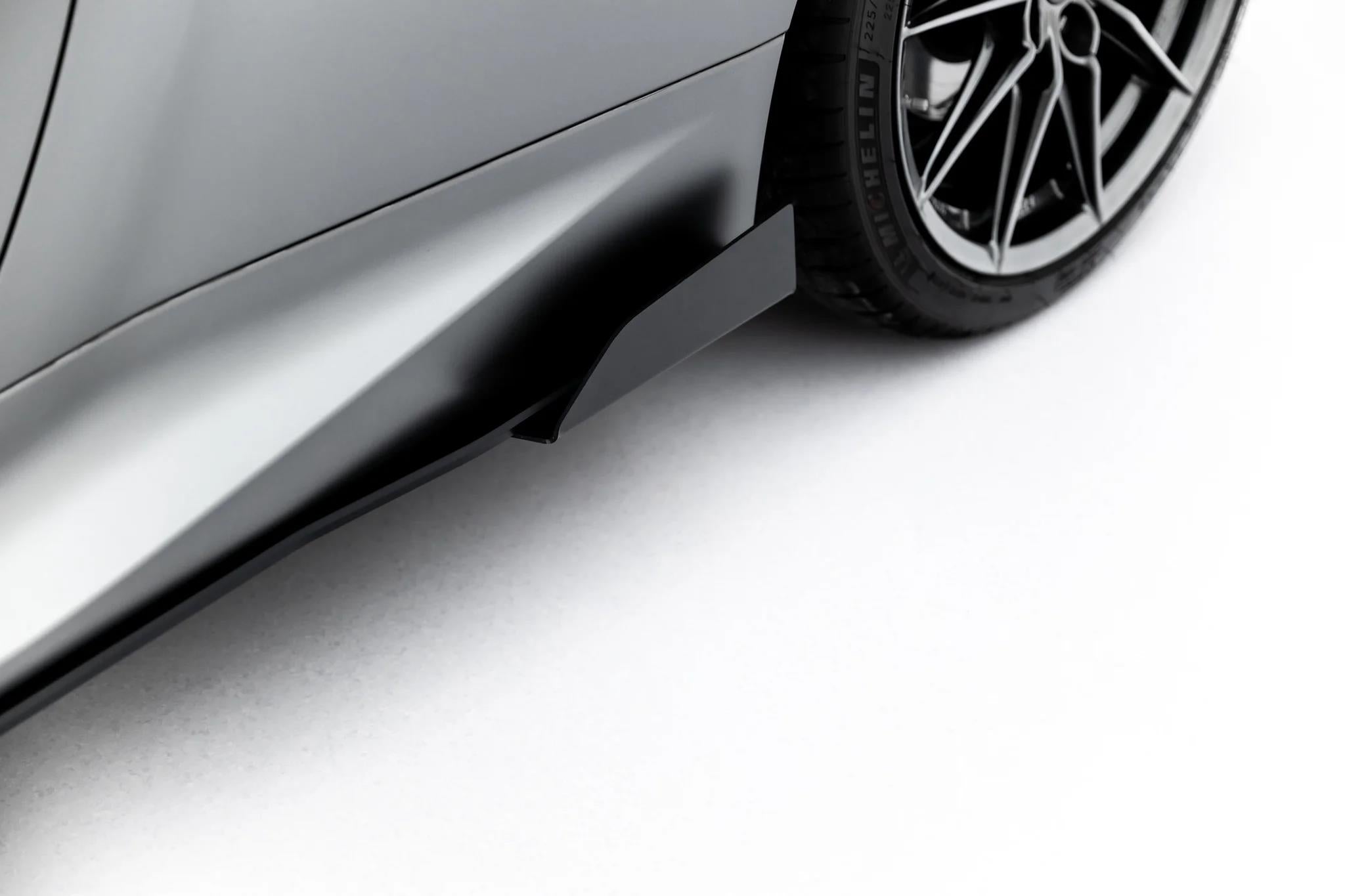 Maxton Design Street Pro Street+ Seitenschweller Leisten + Flaps passend für Toyota GR Yaris Mk4 Facelift schwarz Hochglanz