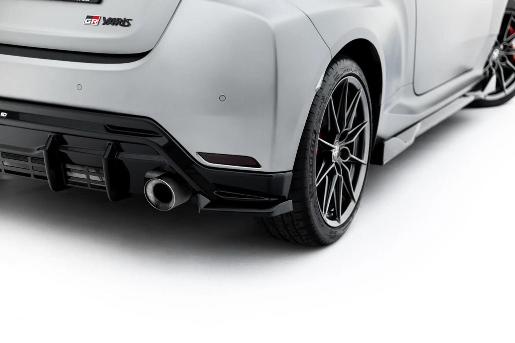 Maxton Design Heck Ansatz Flaps Diffusor V.3 passend für Toyota GR Yaris Mk4 Facelift schwarz Hochglanz