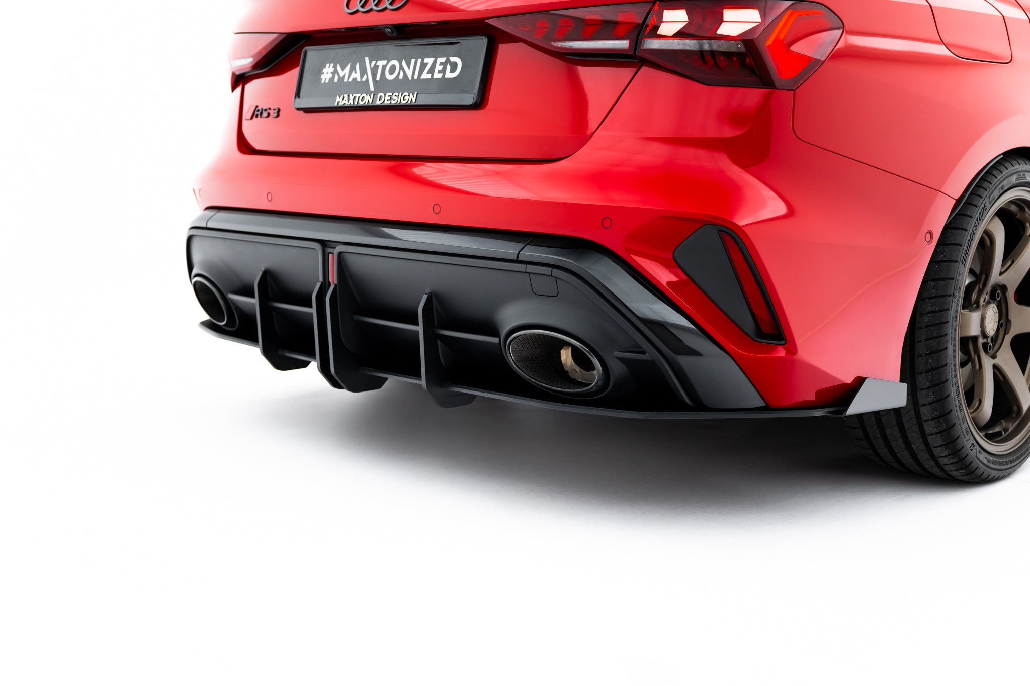 Maxton Design Street Pro Heckschürze + Flaps passend für Audi RS3 Limousine 8Y Facelift schwarz Hochglanz