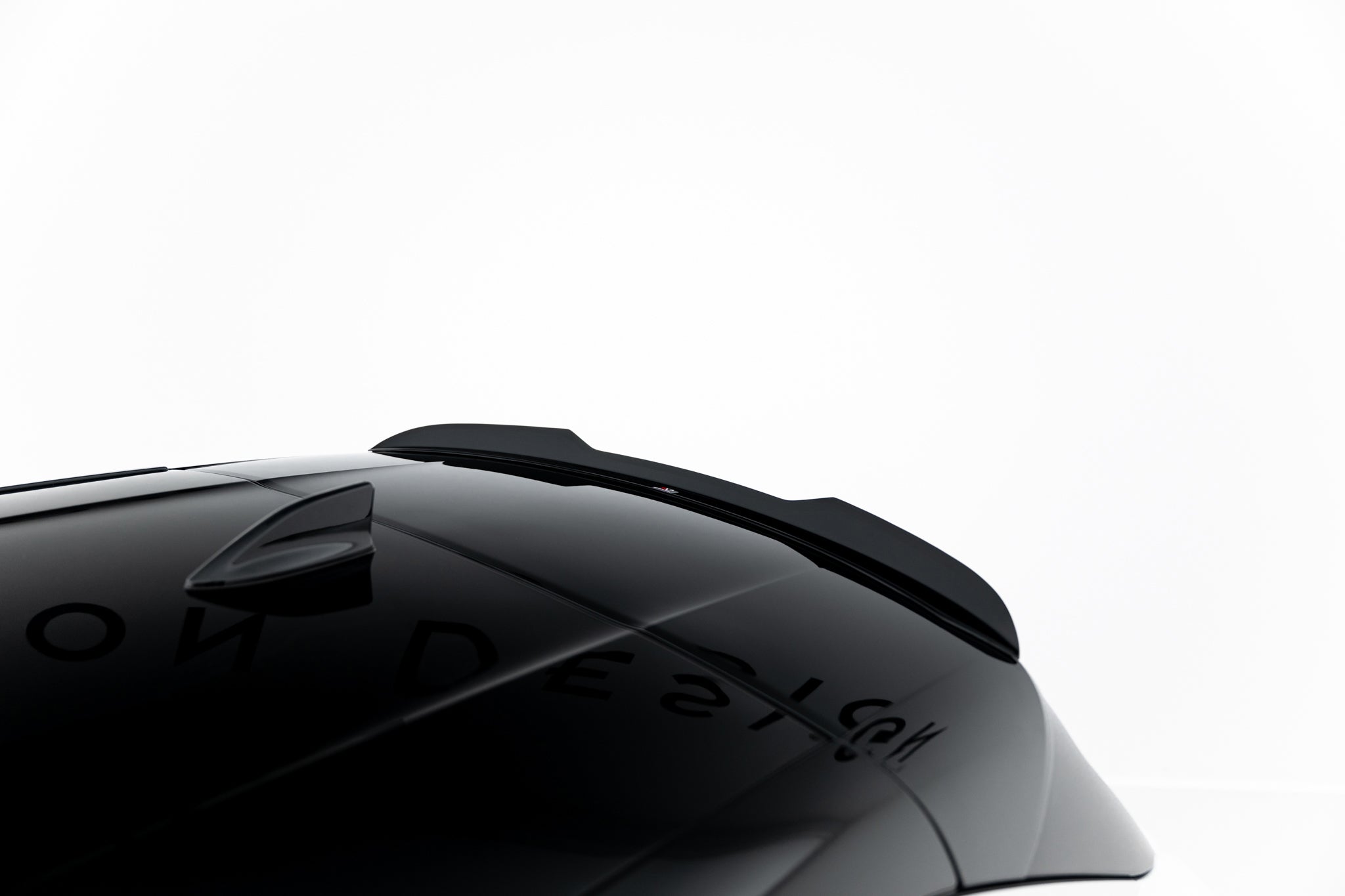 Maxton Design Spoiler CAP passend für Renault Megane E-Tech Electric Mk1 schwarz Hochglanz