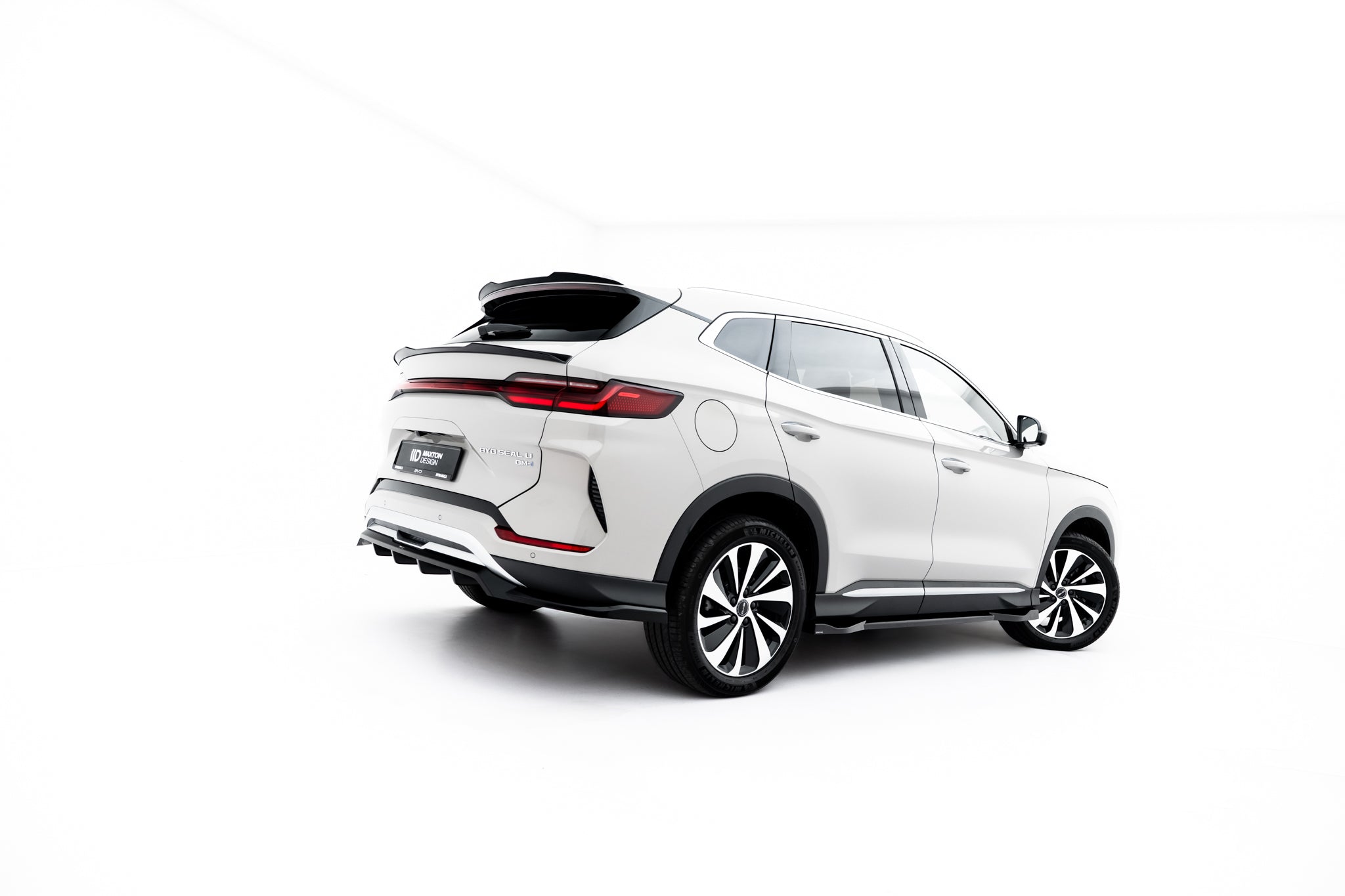 Maxton Design Street+ Mittlerer Diffusor RACE passend für BYD Seal U Mk1 schwarz Hochglanz