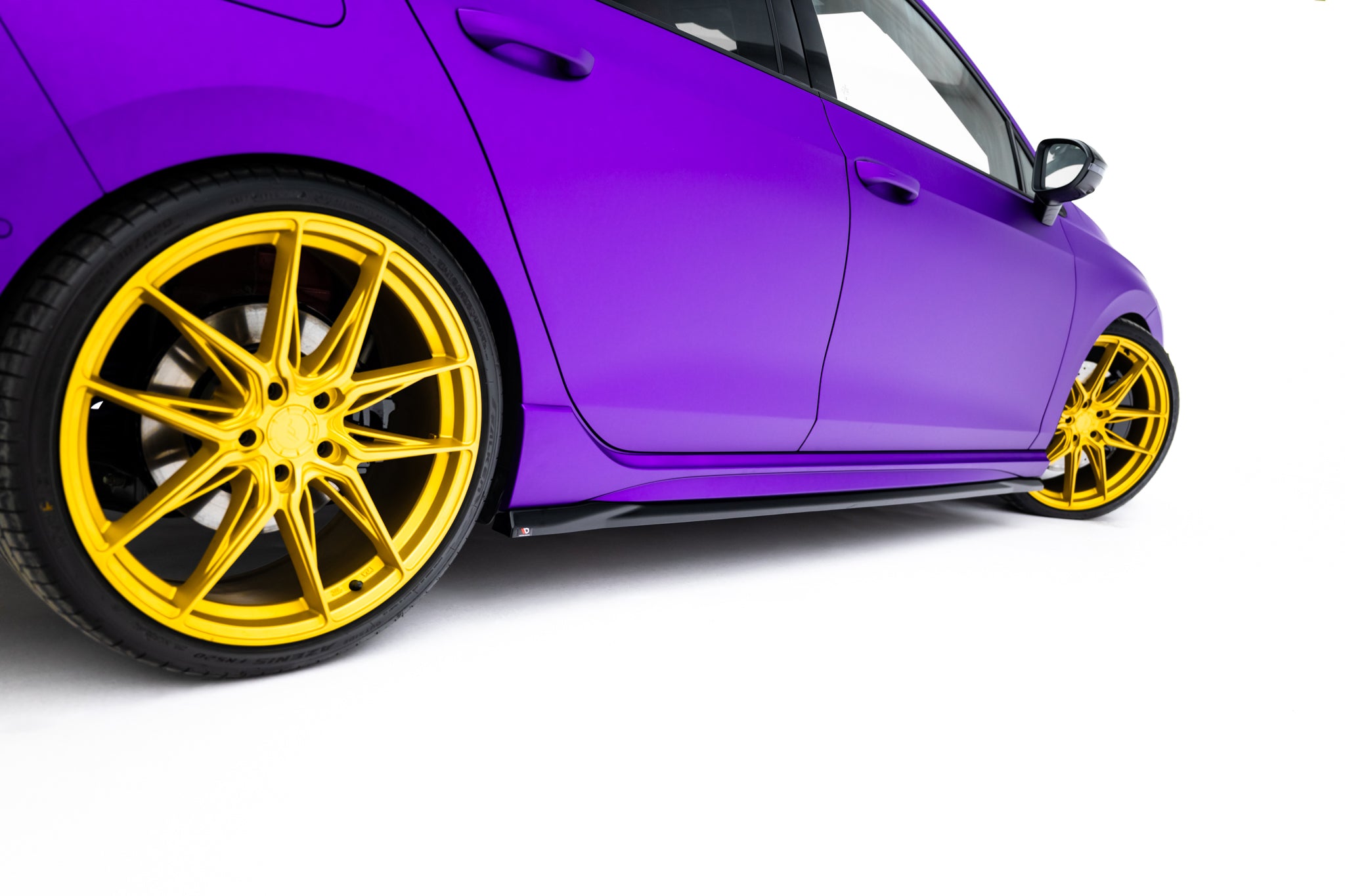 Maxton Design Street+ Seitenschweller Leisten passend für V.5 VW Golf R Hatchback Mk8 / Mk8 Facelift schwarz Hochglanz