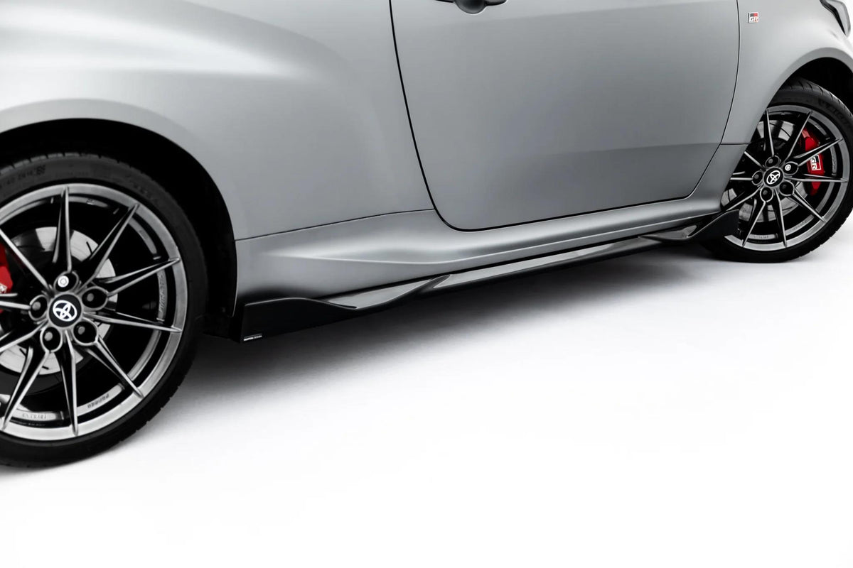 Maxton Design Street+ Seitenschweller Leisten V.2 für Toyota GR Yaris Mk4 / Mk4 Facelift [2020-2024] | Schwarz Hochglanz | ABS-Kunststoff | mit TTG (eintragungsfrei)
