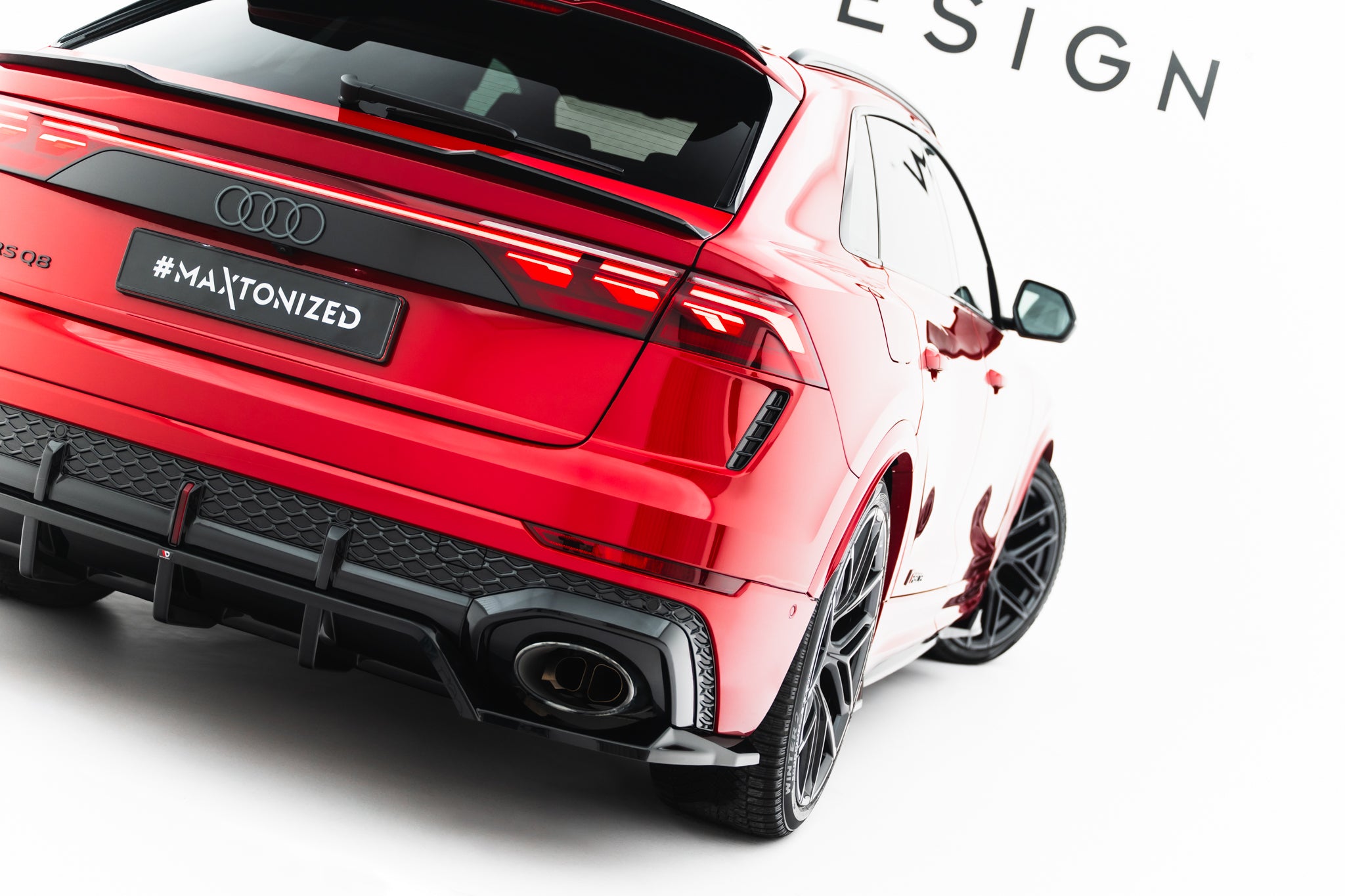 Maxton Design Street+ Mittlerer Diffusor RACE passend für Audi RSQ8 Mk1 Facelift schwarz Hochglanz