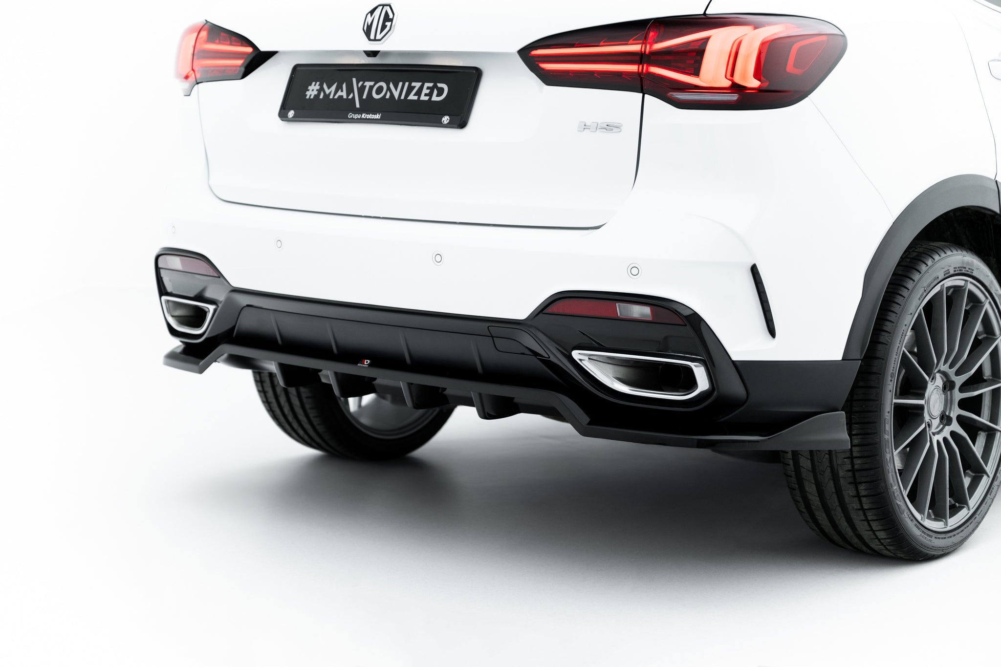 Maxton Design Street+ Mittlerer Diffusor RACE passend für MG HS Mk1 Facelift schwarz Hochglanz