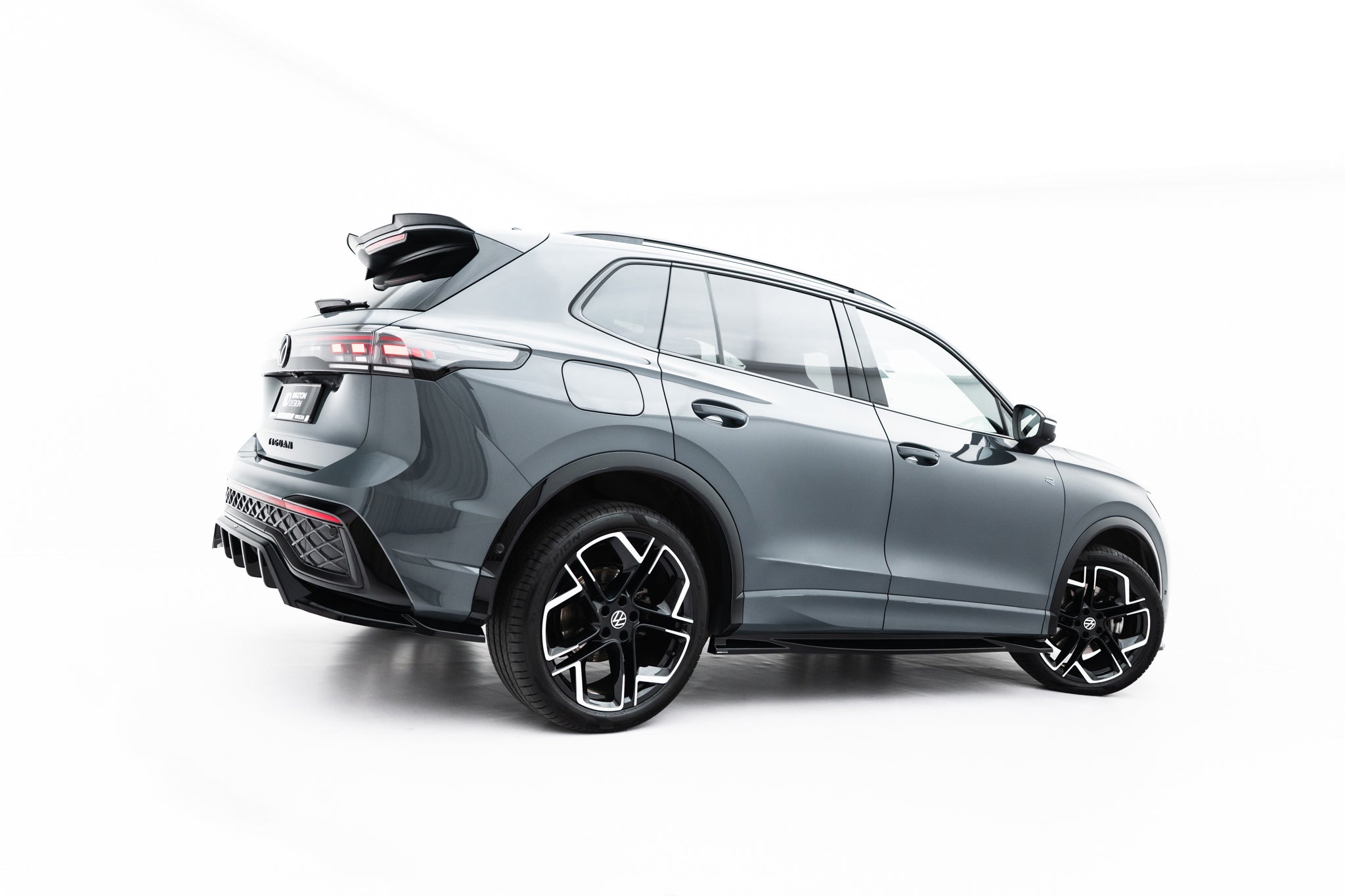 Maxton Design Street+ Seitenschweller Leisten passend für VW Tiguan R-Line Mk3 schwarz Hochglanz
