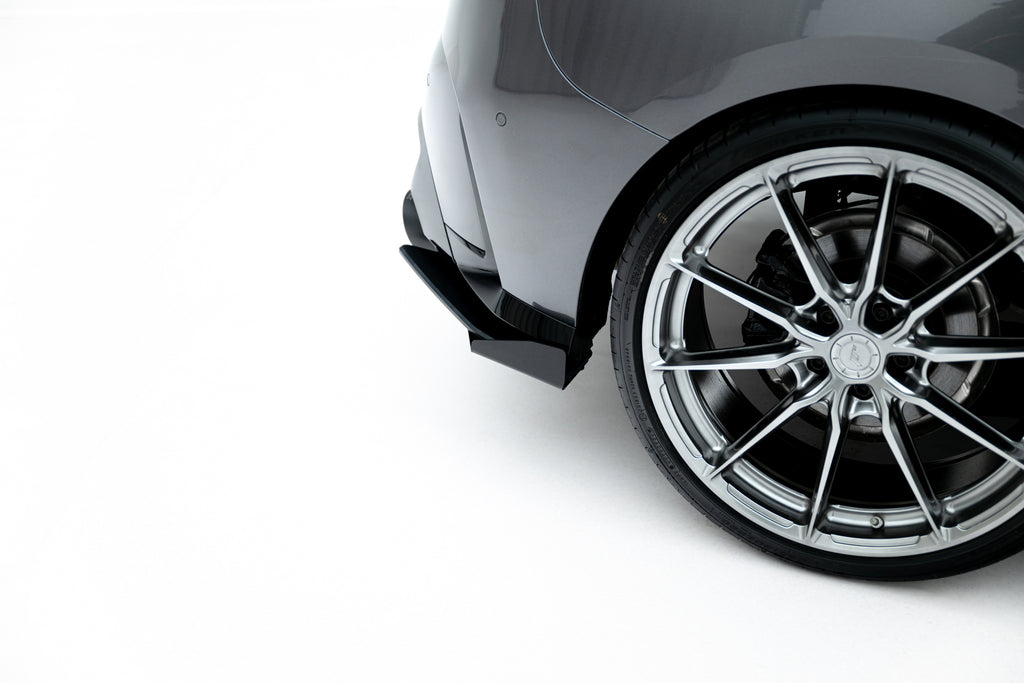 Maxton Design Hintere Seiten Flaps V.1 passend für BMW M135i F70 schwarz Hochglanz